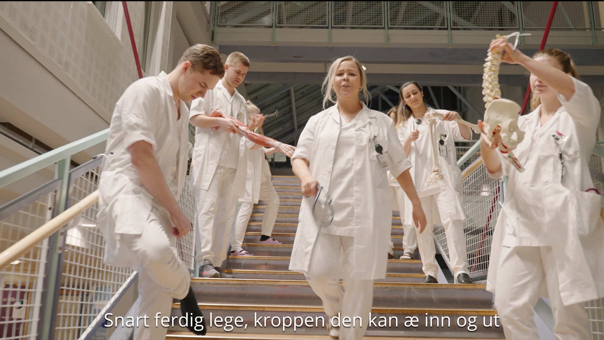 Se medisinstudentenes elleville musikkvideo