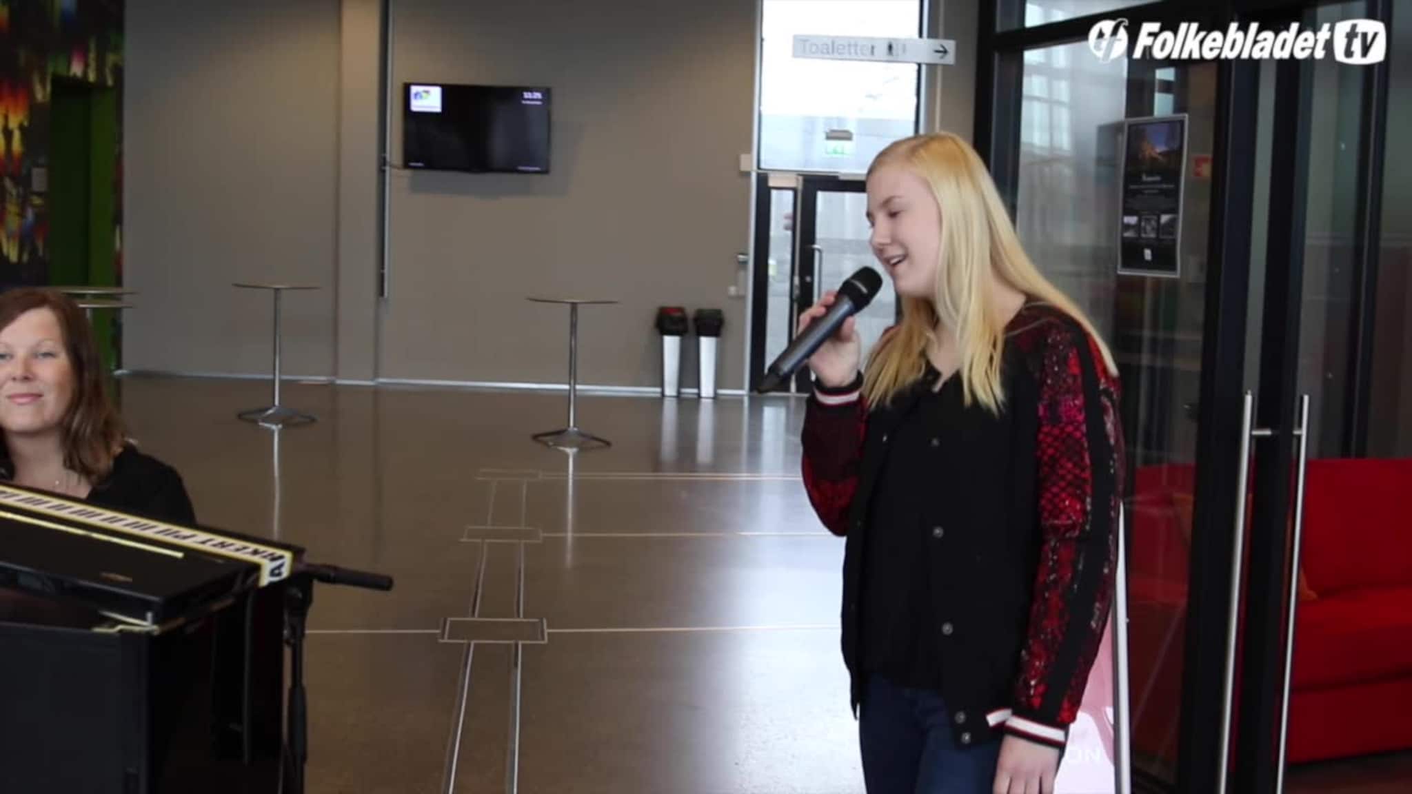 Mor og datter på Parkert Piano