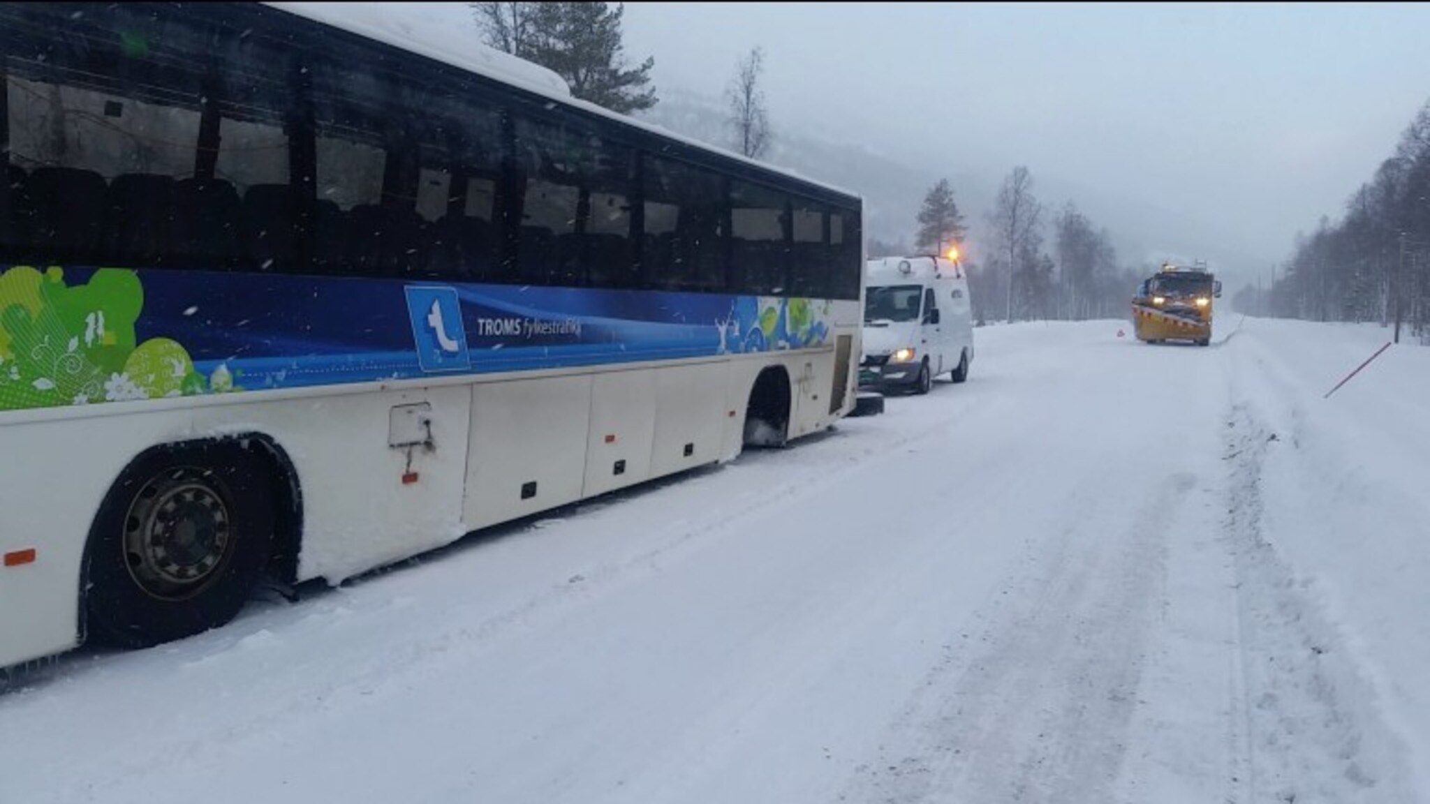 Buss mistet hjul på E6