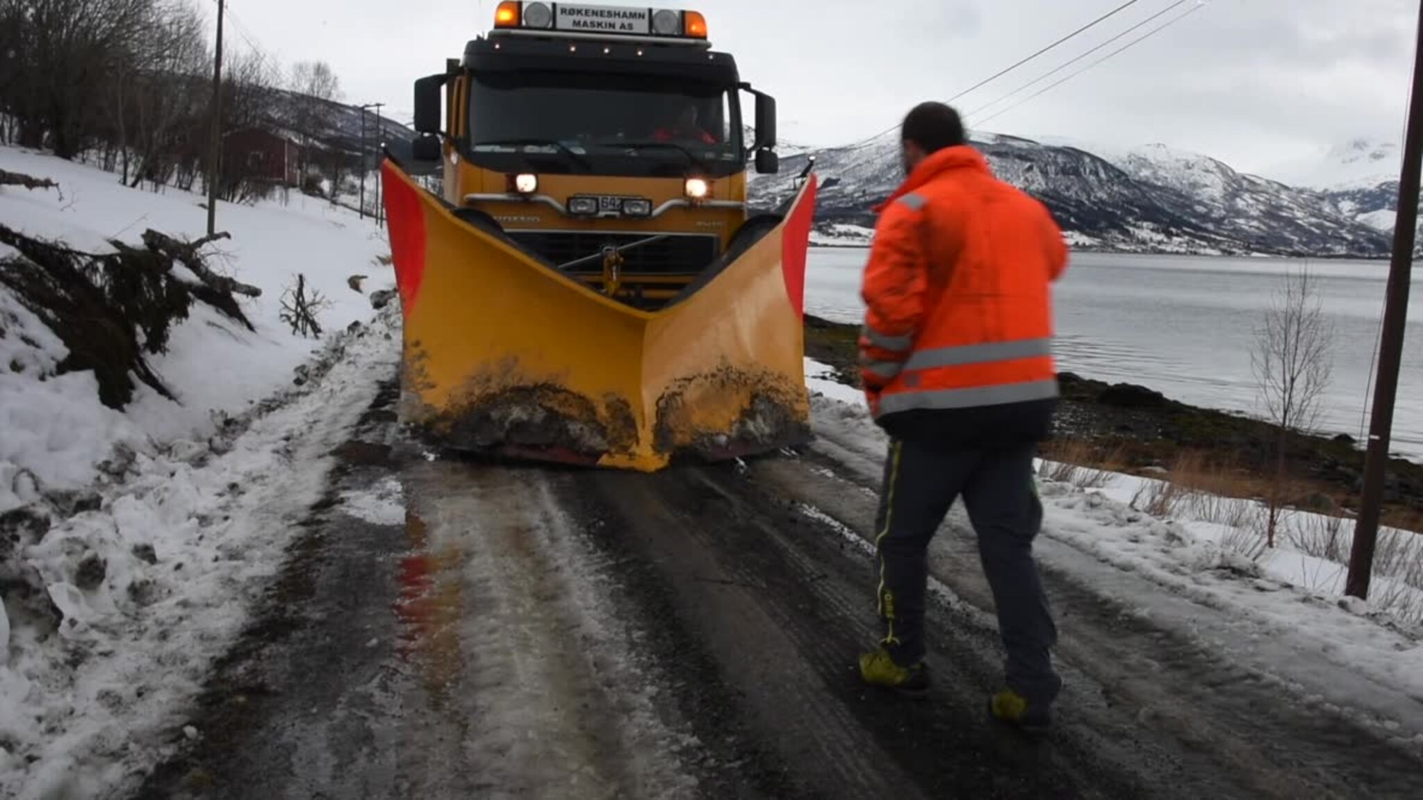 Bruker millioner på ny asfalt