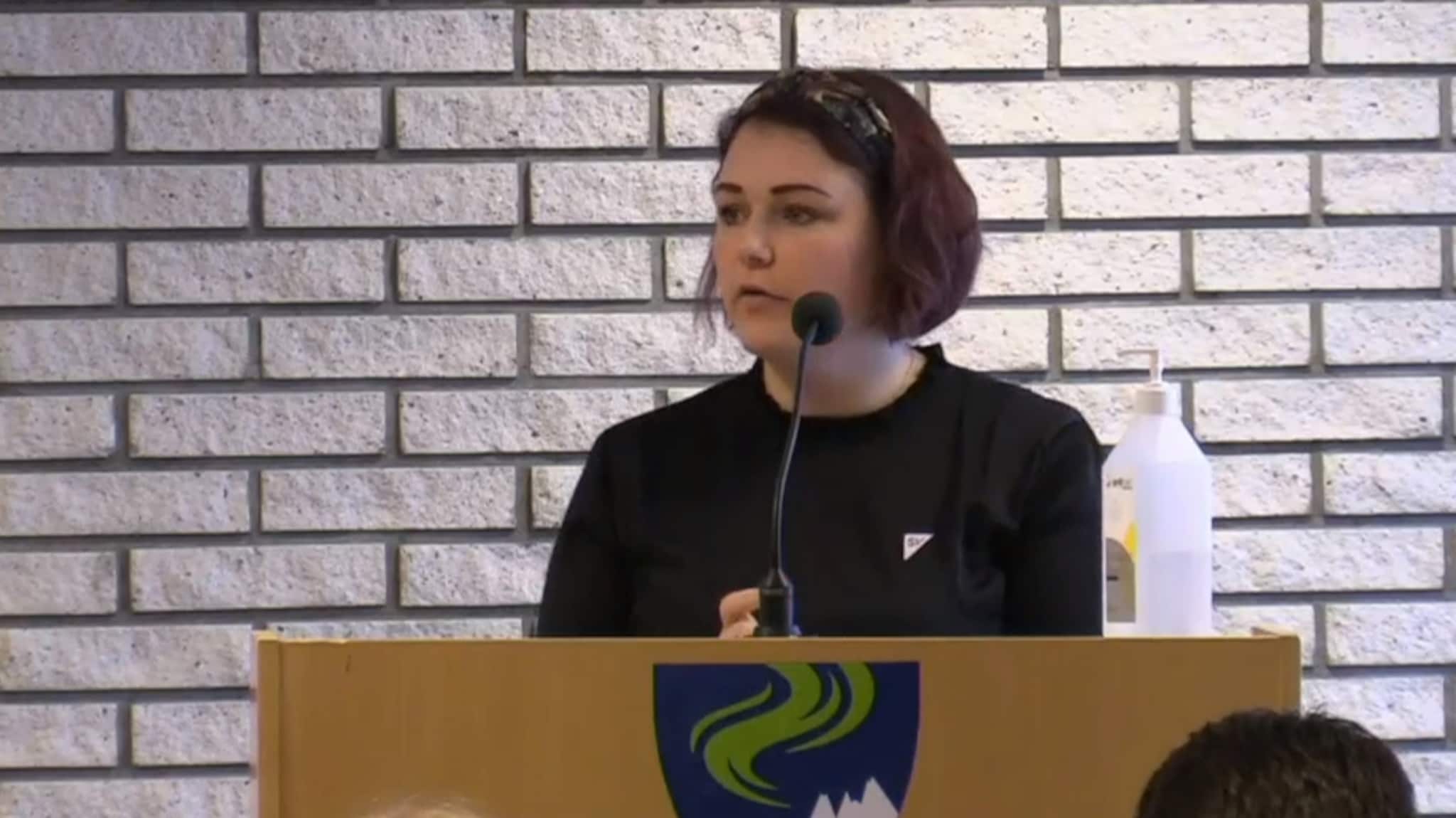 Her blir Knörr på talerstolen avbrutt av ordføreren
