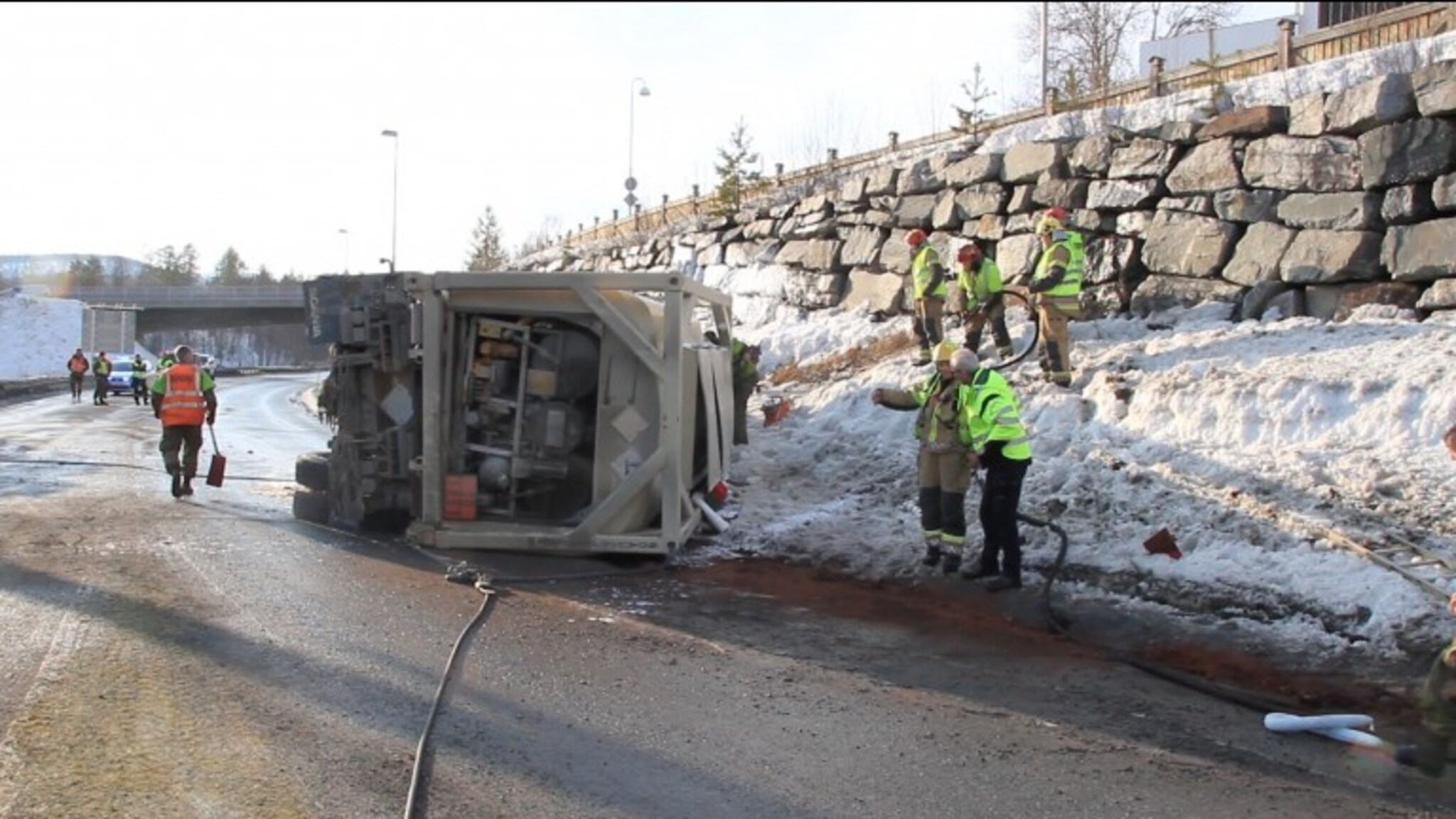 Berget ti tusen liter drivstoff