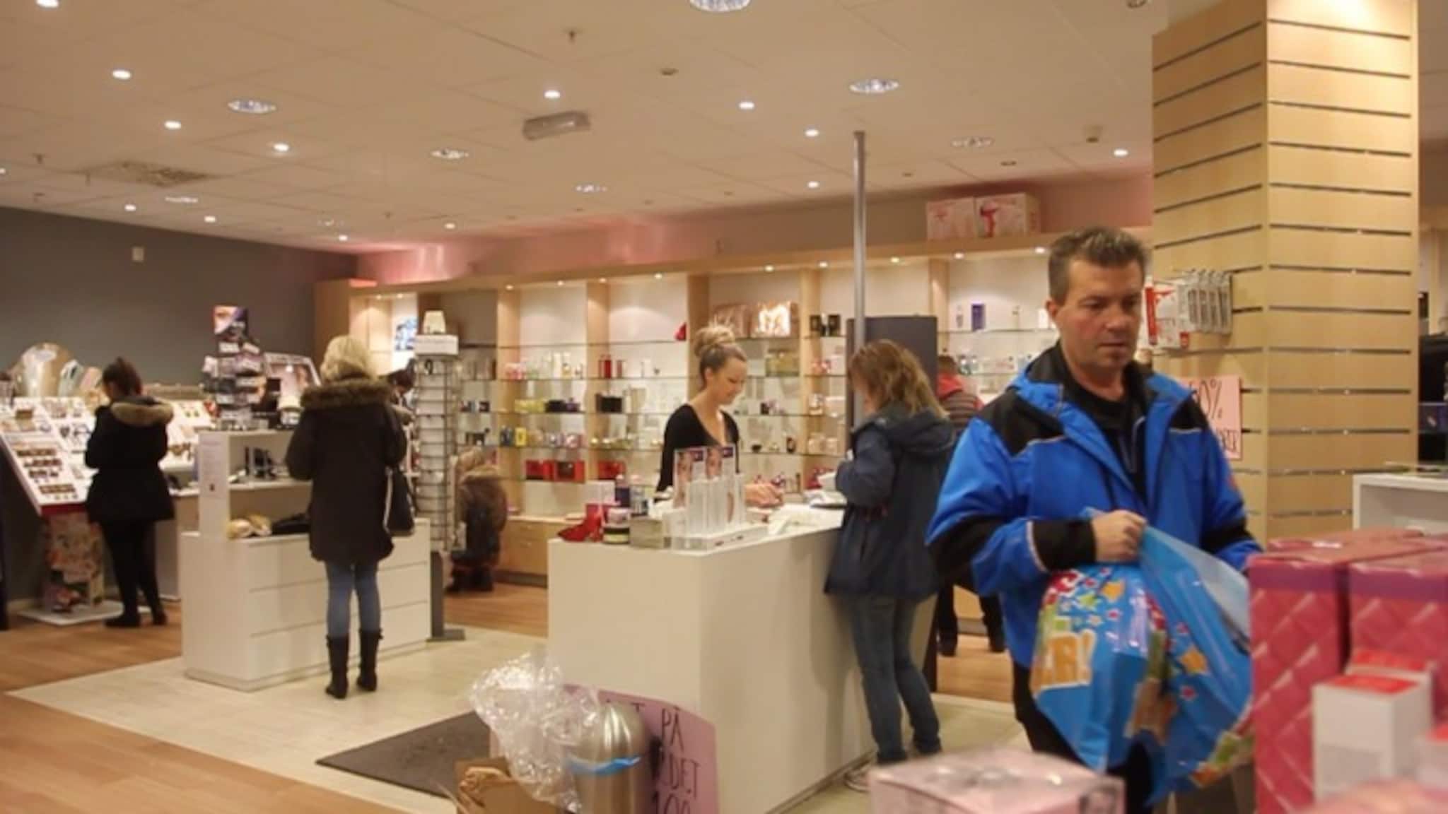Legger ned parfymeriet