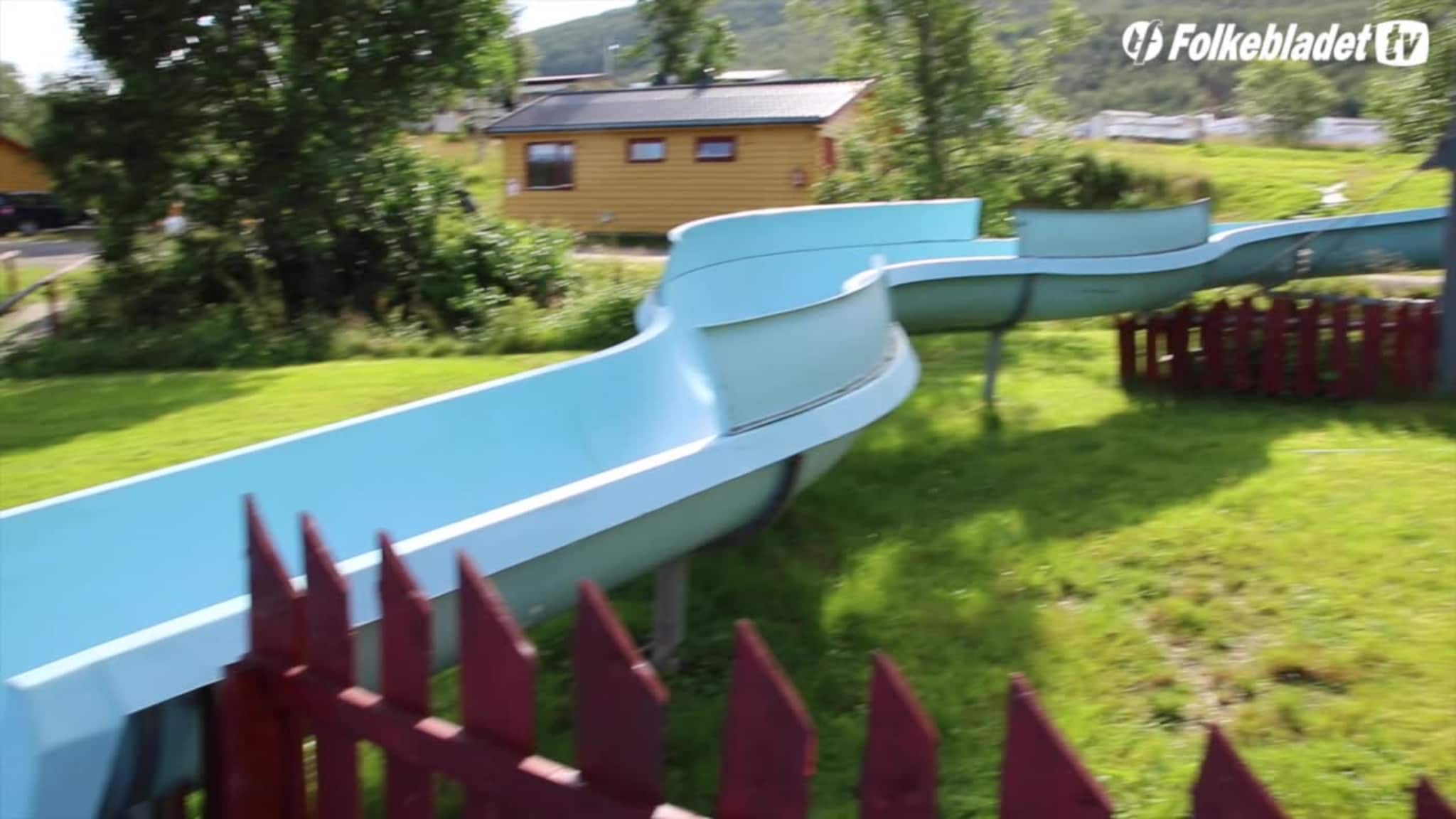 Nå jevnes bassenget med jorda