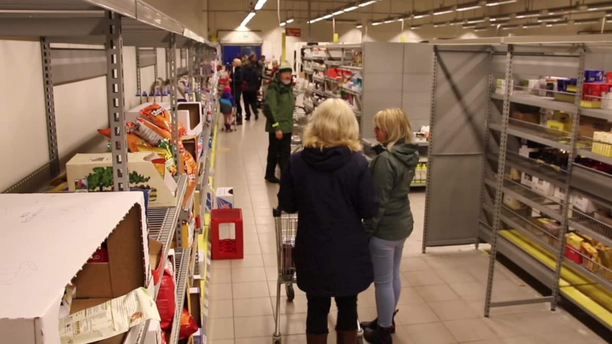 Folksomt da butikken skulle tømmes
