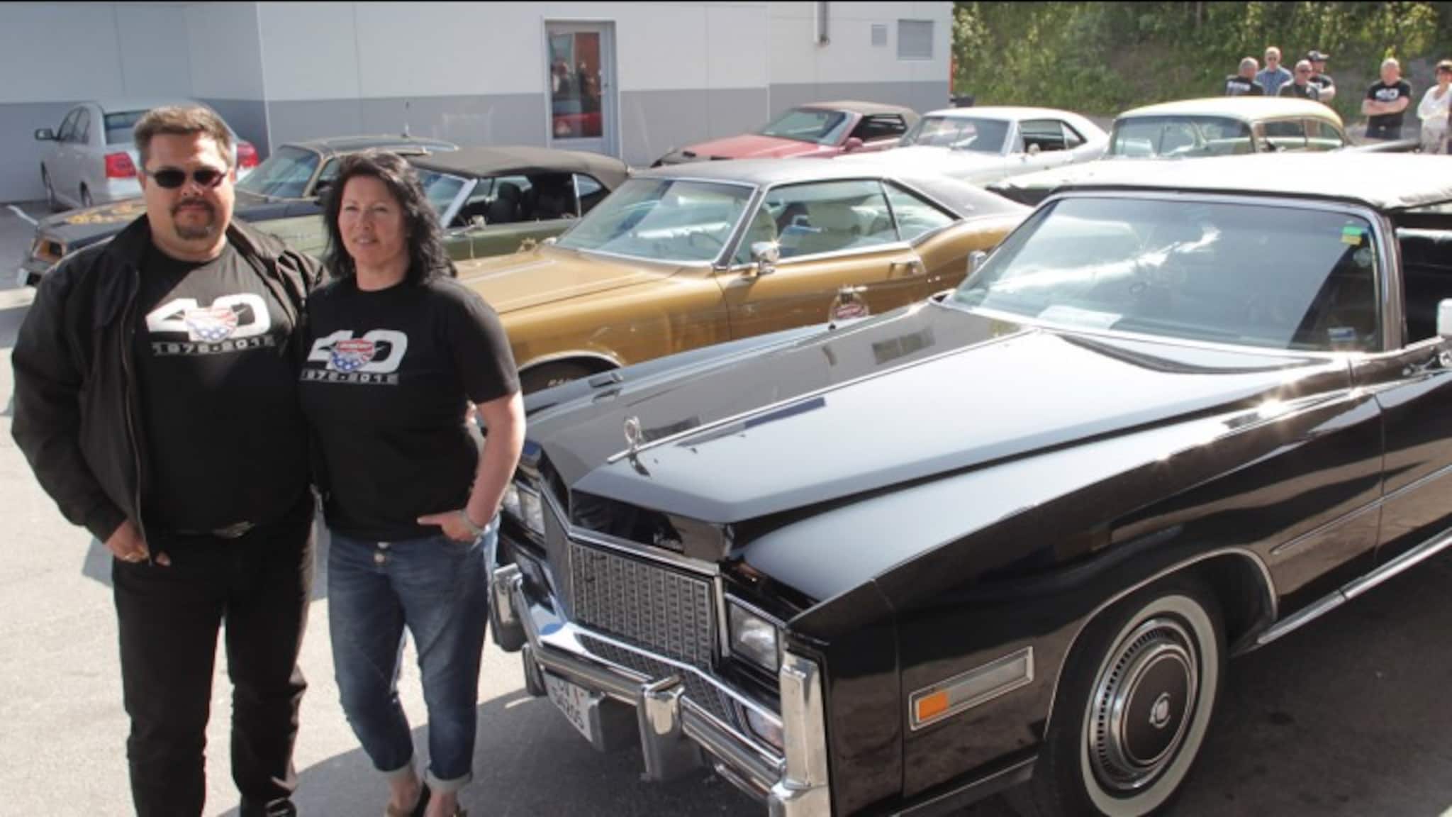 Bryllupsreise i gammel Cadillac