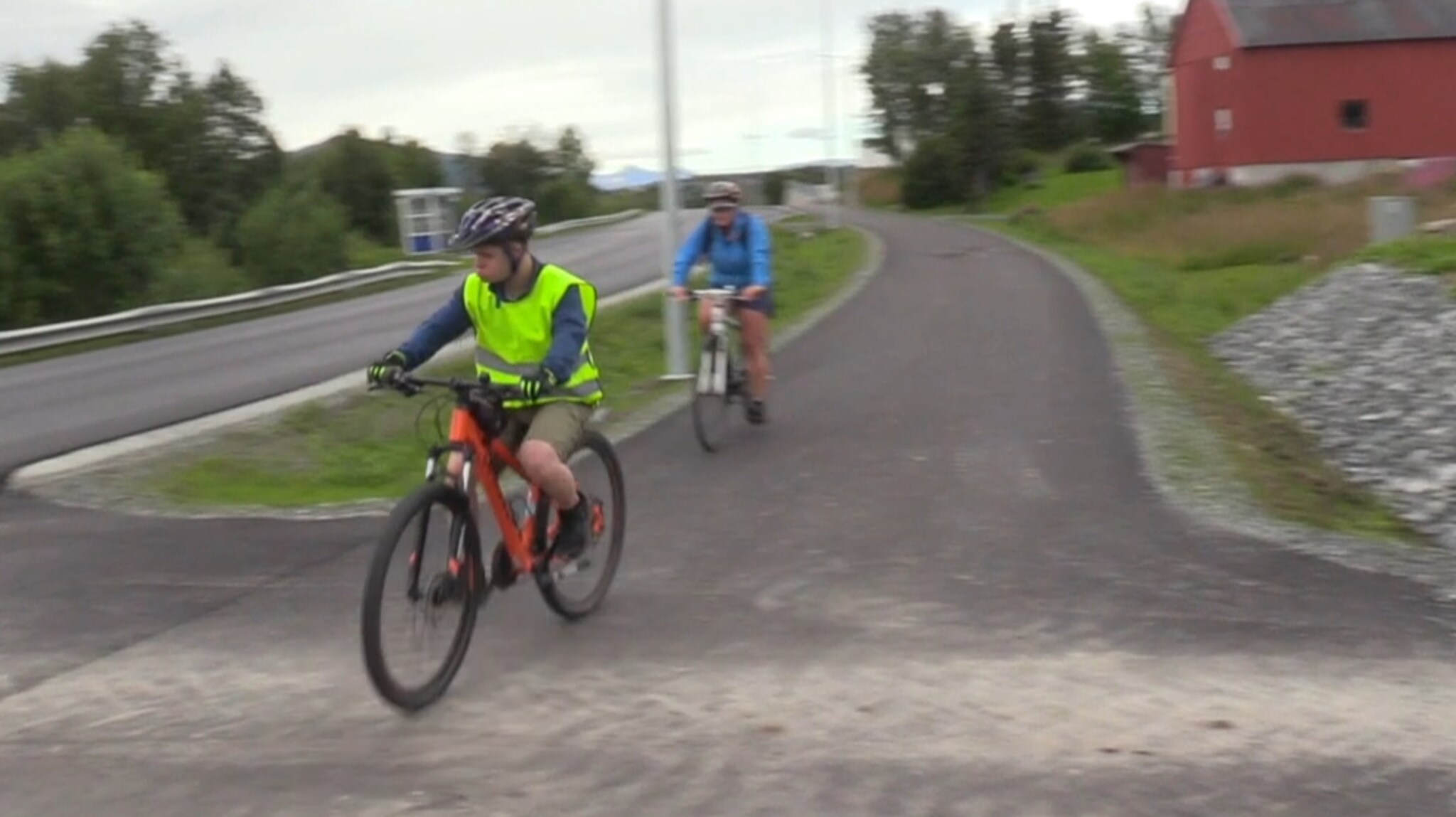 Nå er denne gang- og sykkelveien endelig på plass