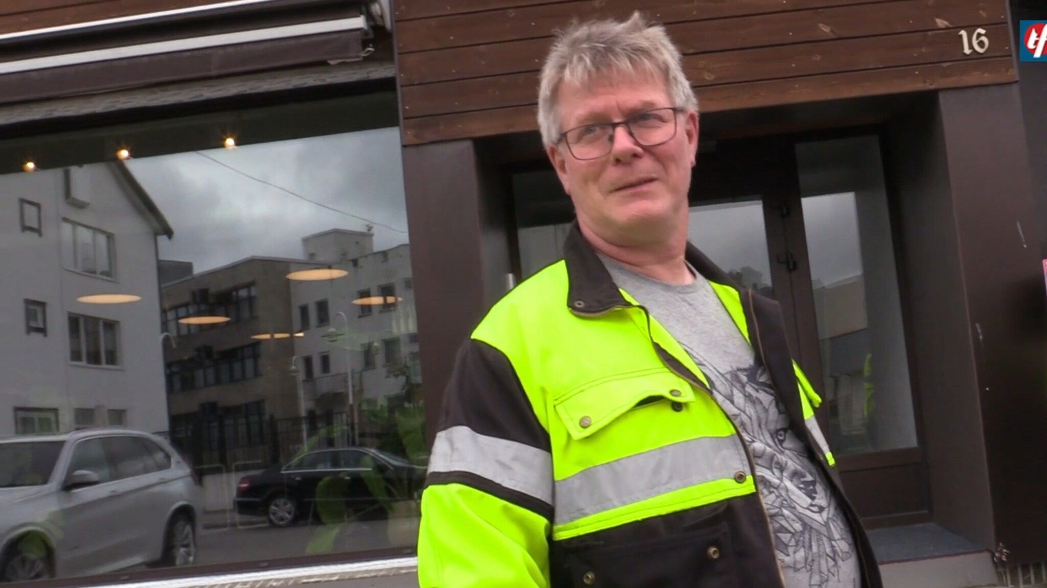 Her ser du miljøgruppa få komplimenter av folk