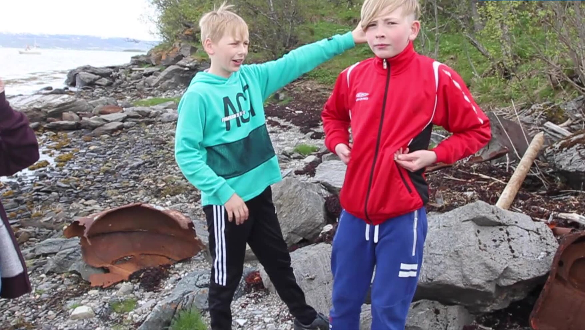 Sjekk hva 5.klassingene fant da de var ute på søppelplukking
