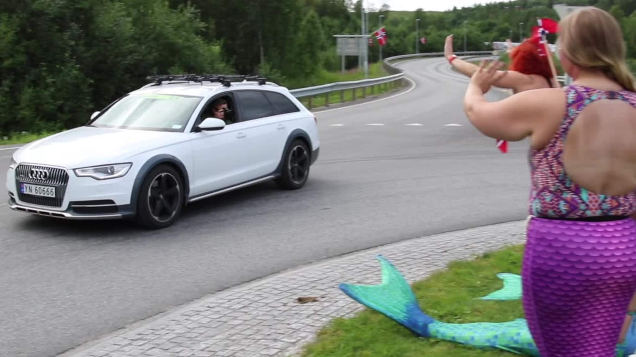Havfruer heiet frem rytterne til mål