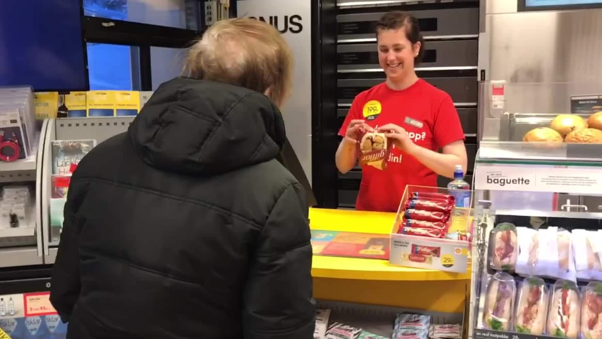 Trine-Lise feirer julaften på bensinstasjonen