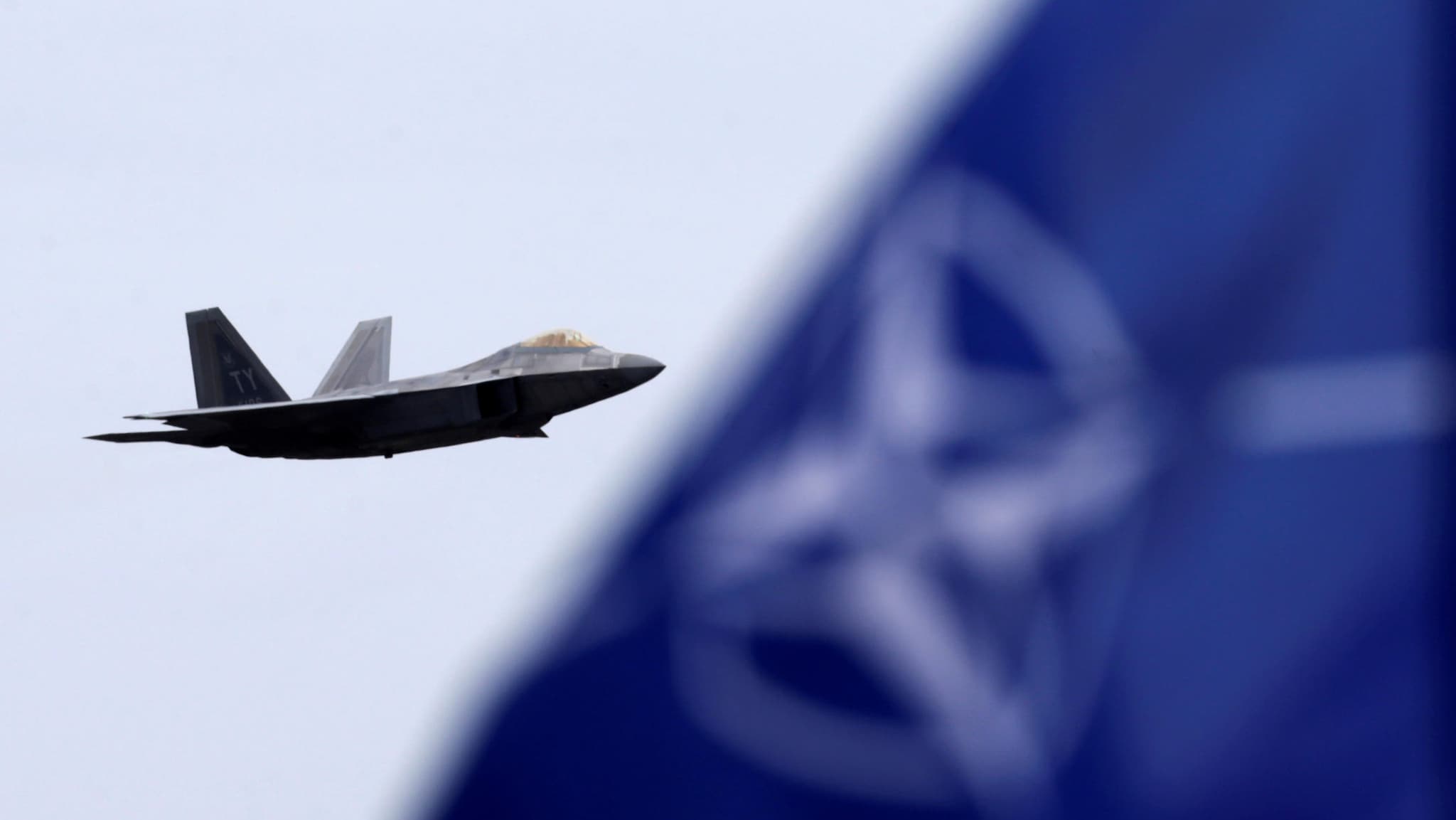 Direkte: Møter pressen om Nato-møte i Norge