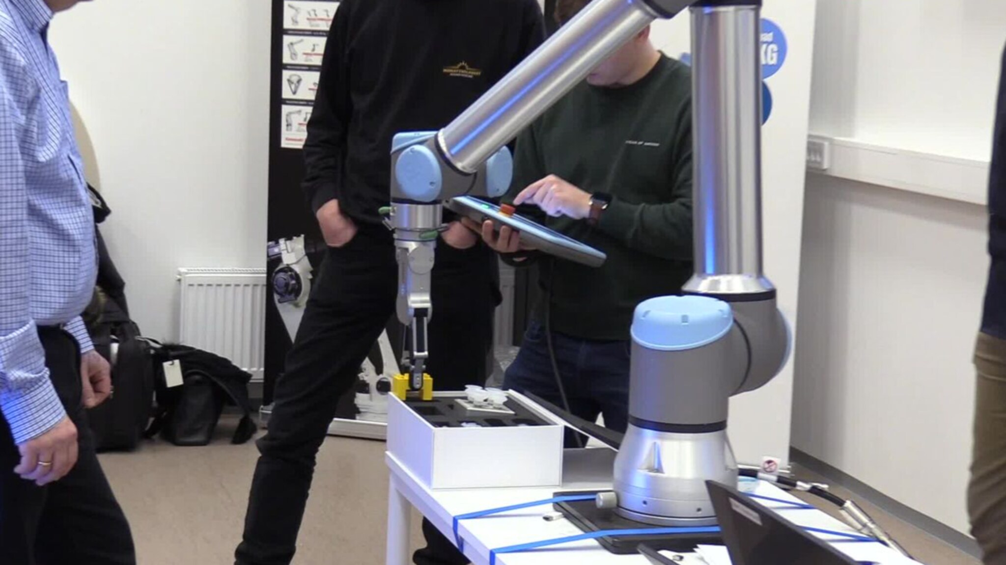 Fikk innføring i bruk av «cobot»: – Norge ligger langt bak nabolandene våre