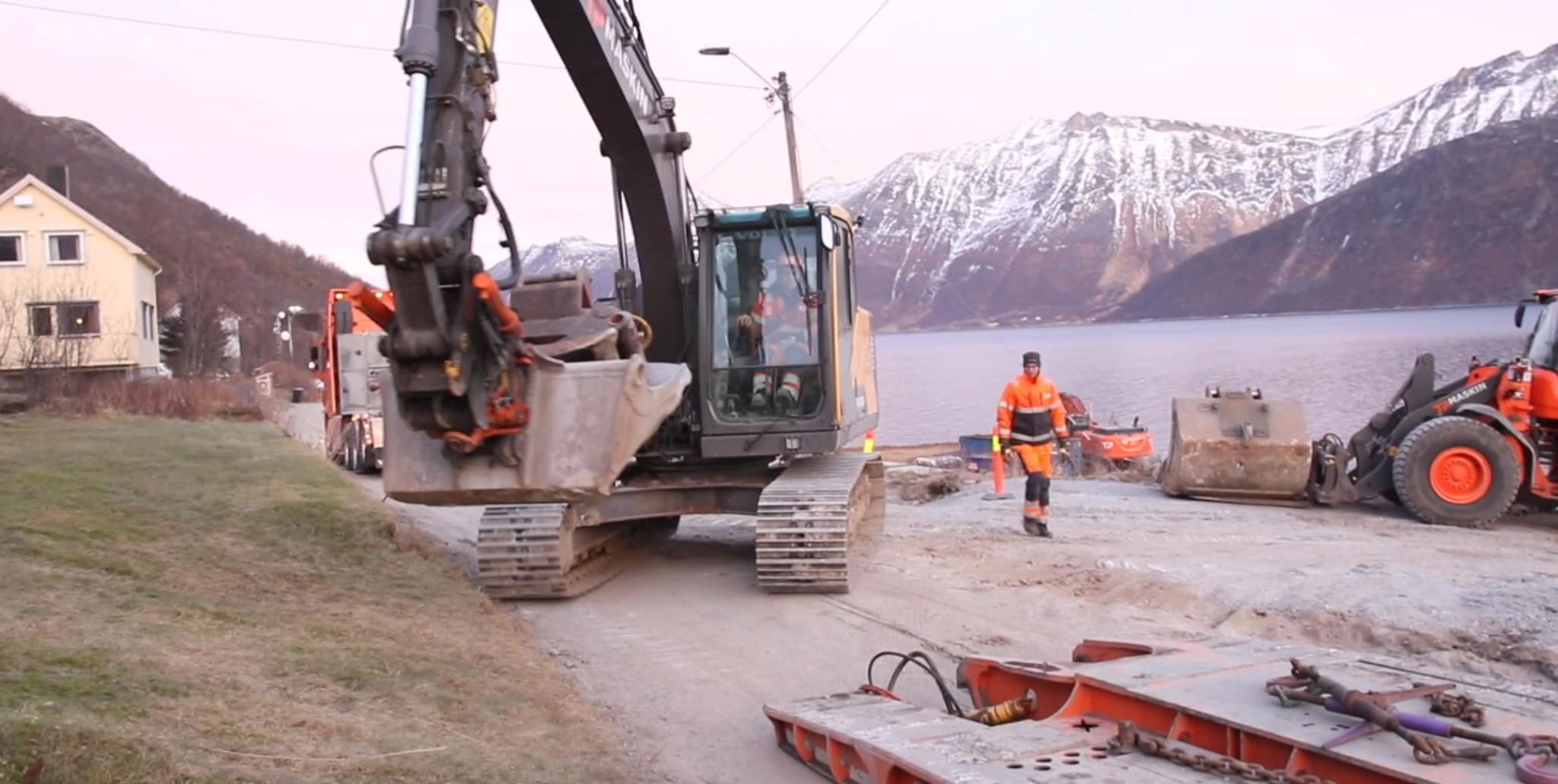 – Kjempeartig å se at arbeidet med havna er i gang