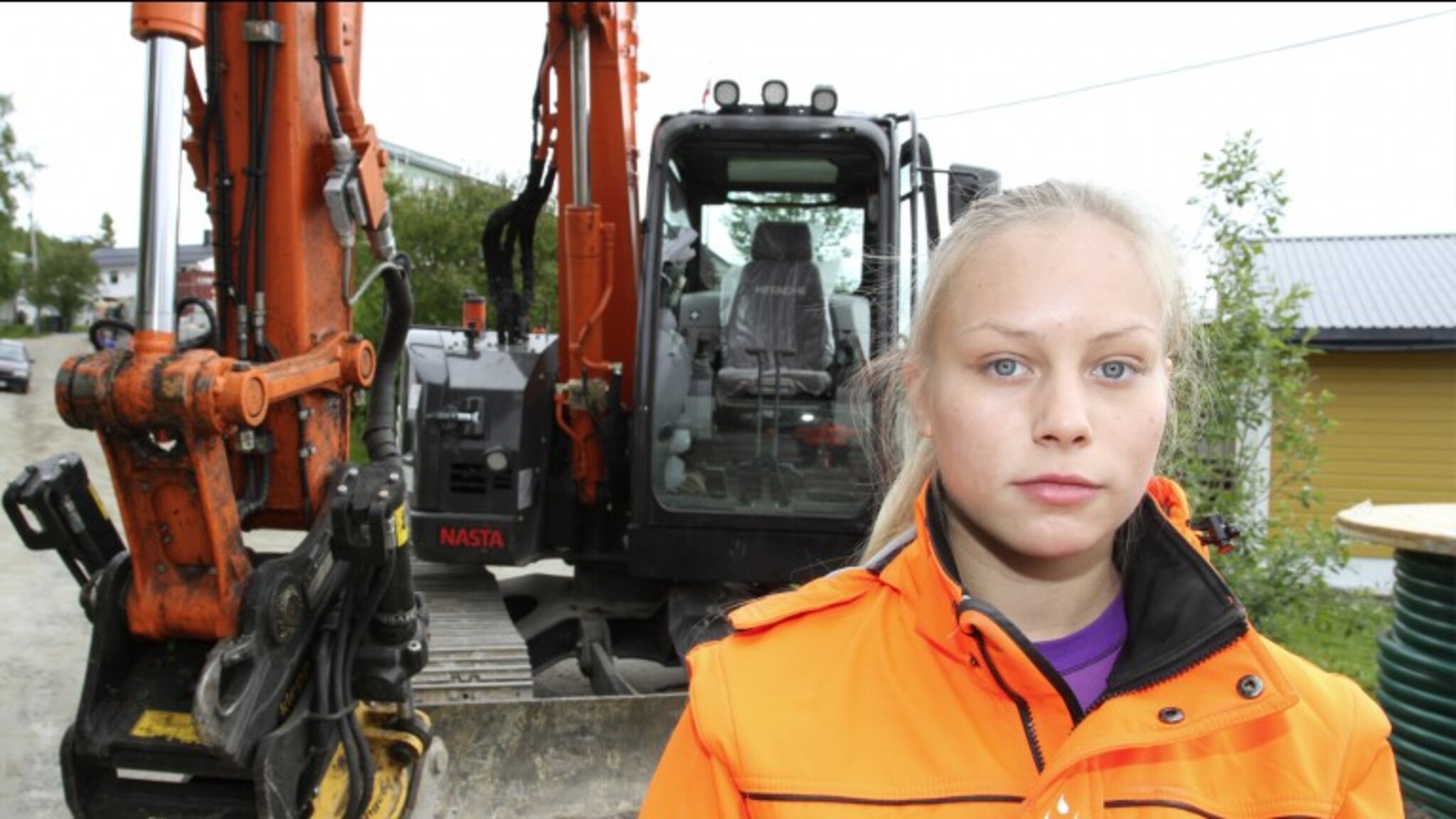 Alexandra (18) trives med ute-jobb