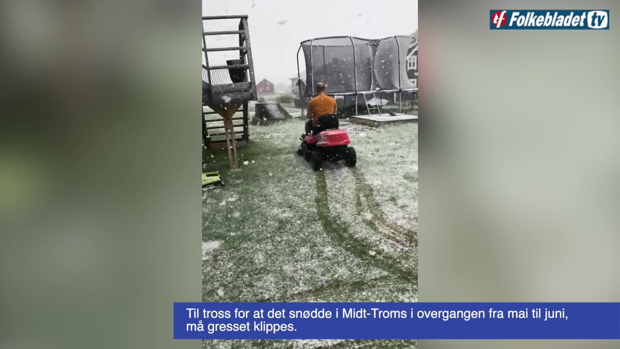 Her trosser han snøværet og klipper plenen
