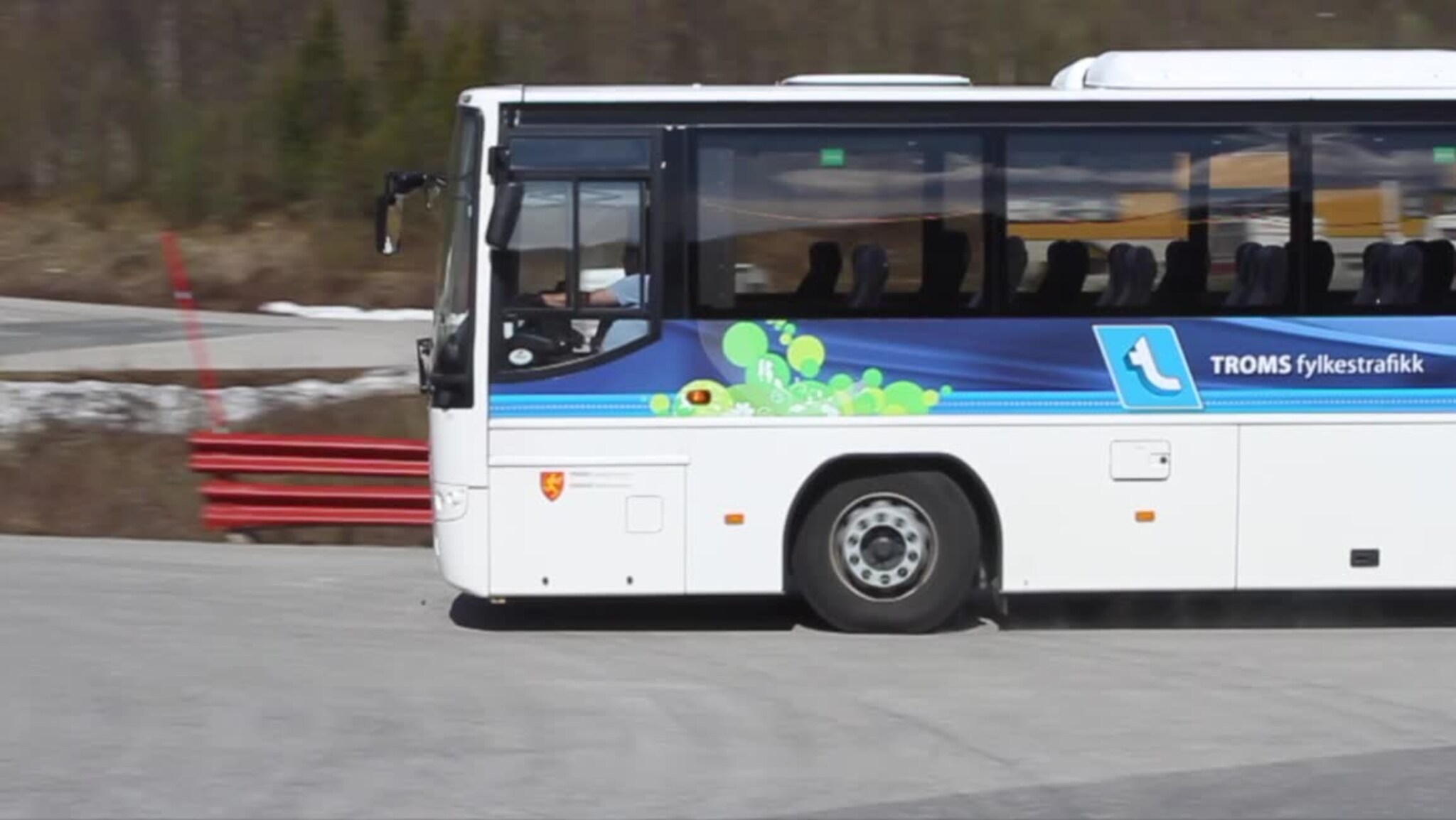 Med presisjon bak bussrattet