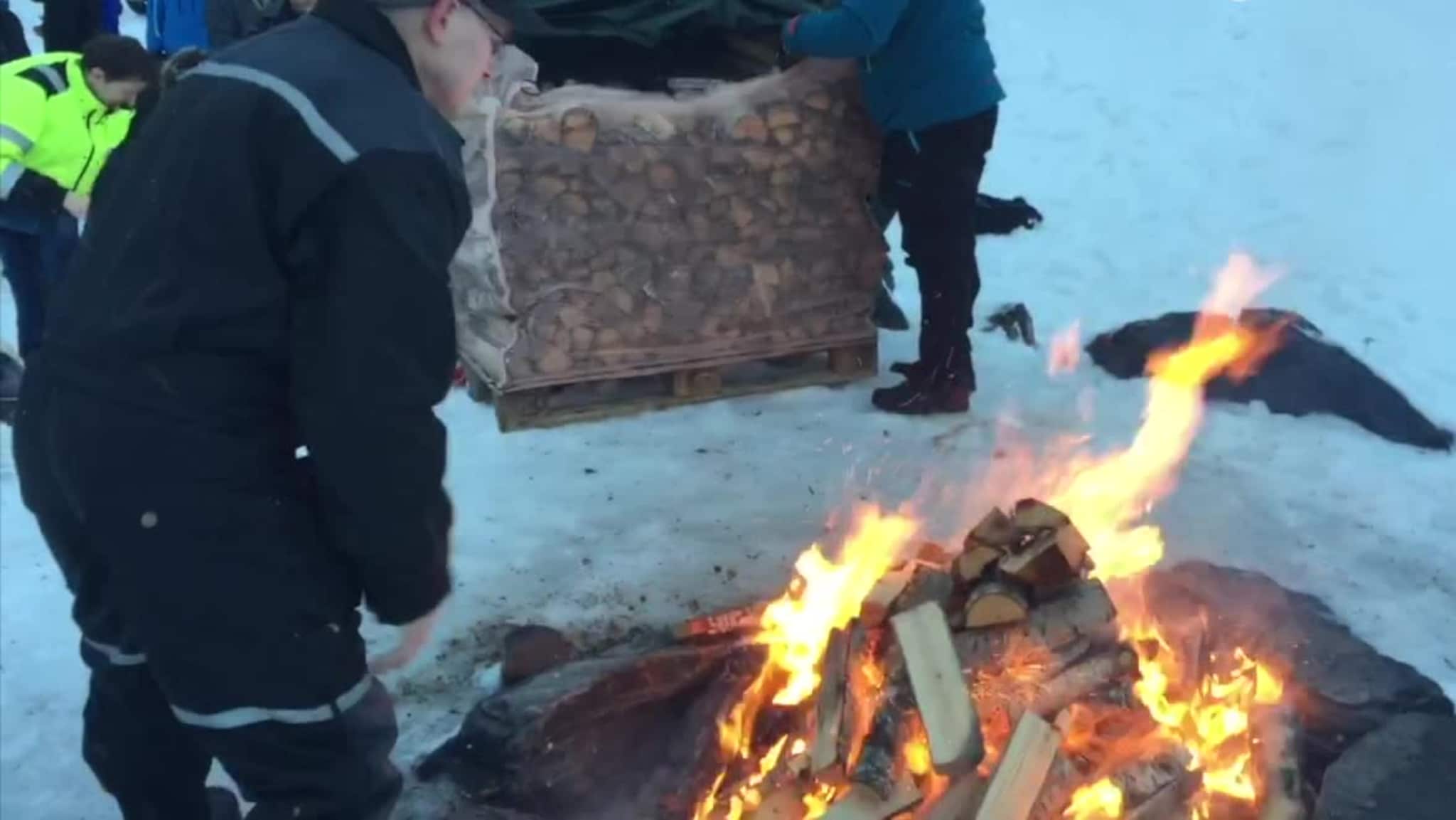 Tente protestbål mot jordbruksmeldinga