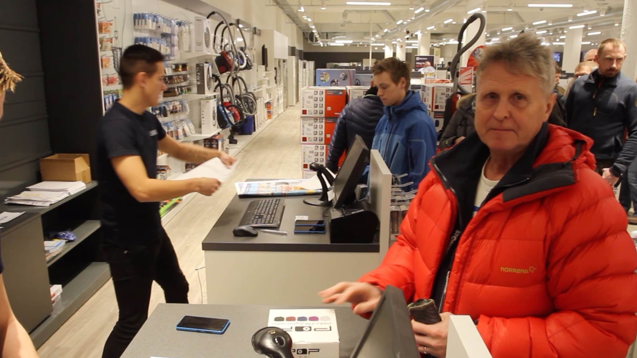 Lang kø da Norges største Euronics åpnet