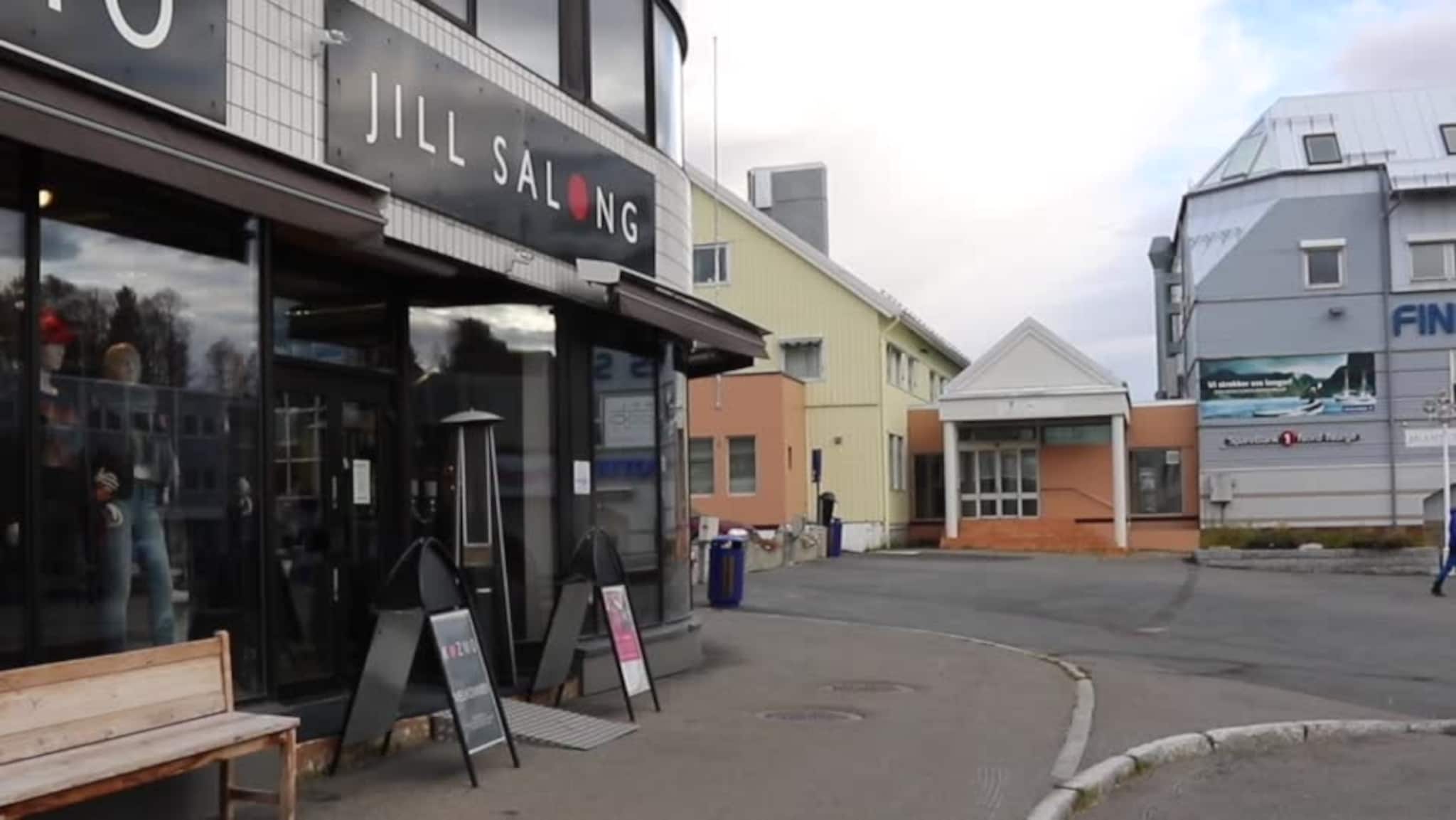 Gir seg etter 33 år med salong