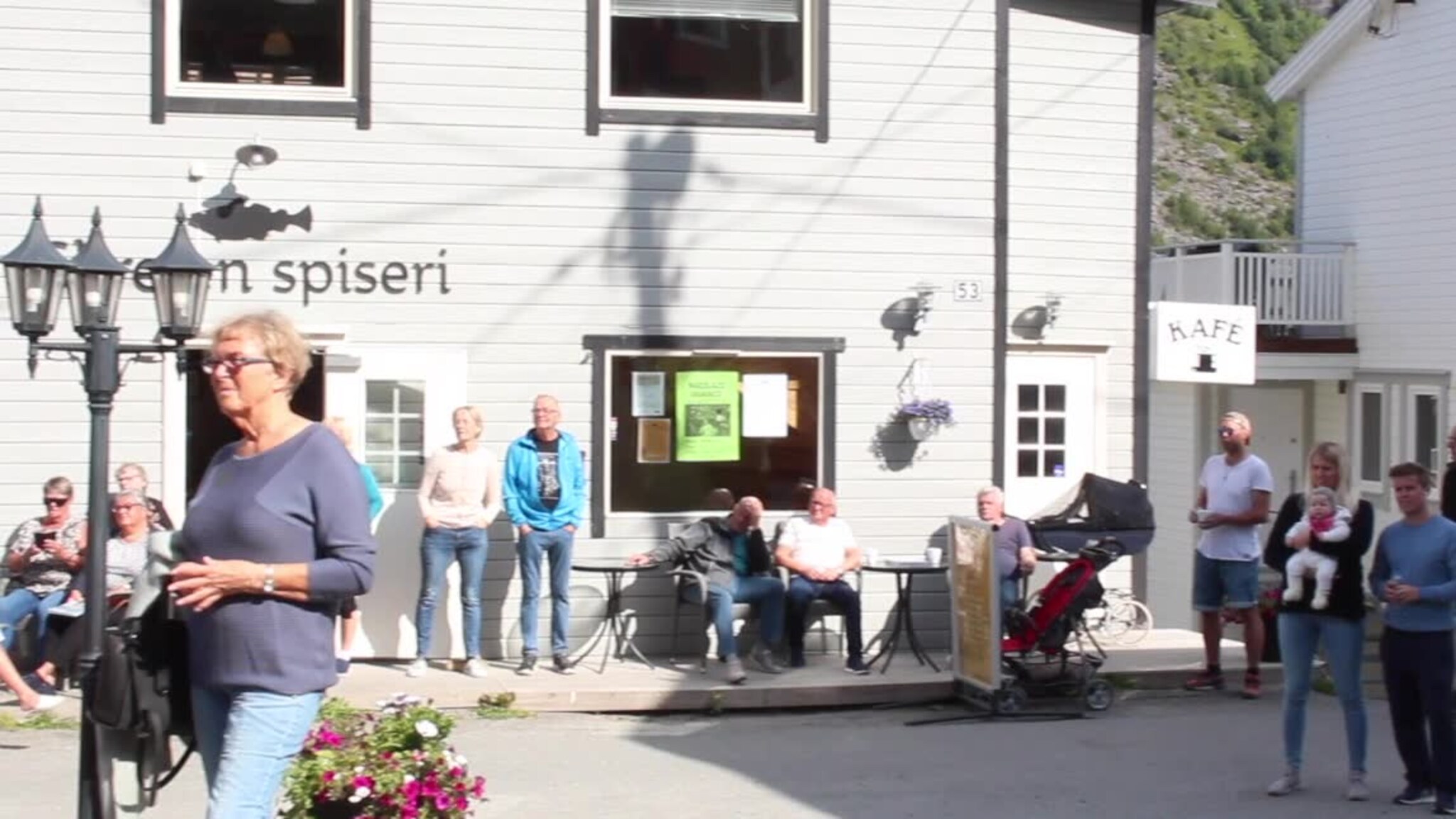 Åpnet festival med kokebok og kunst