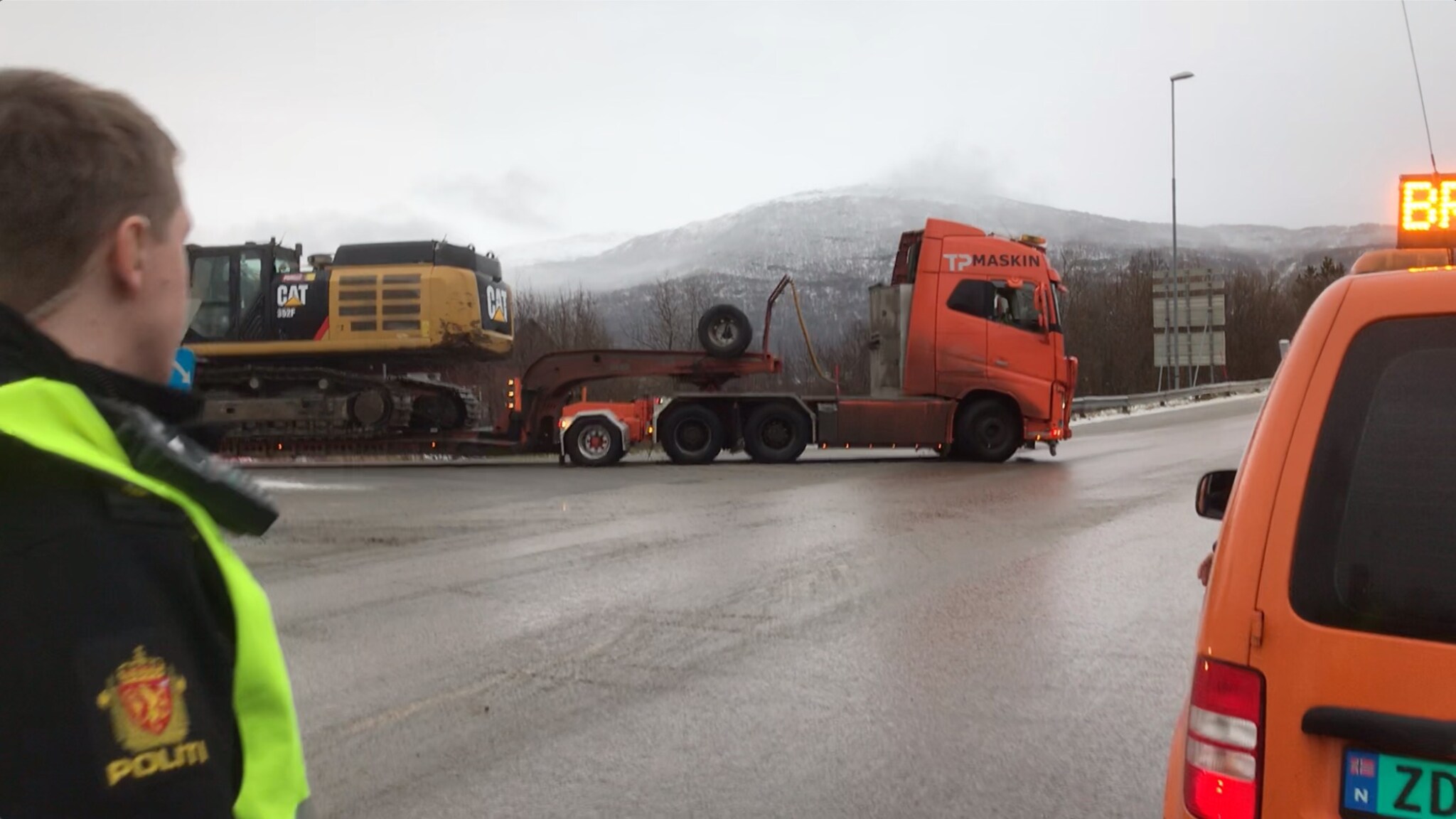 Måtte sperre brua på grunn av tung transport