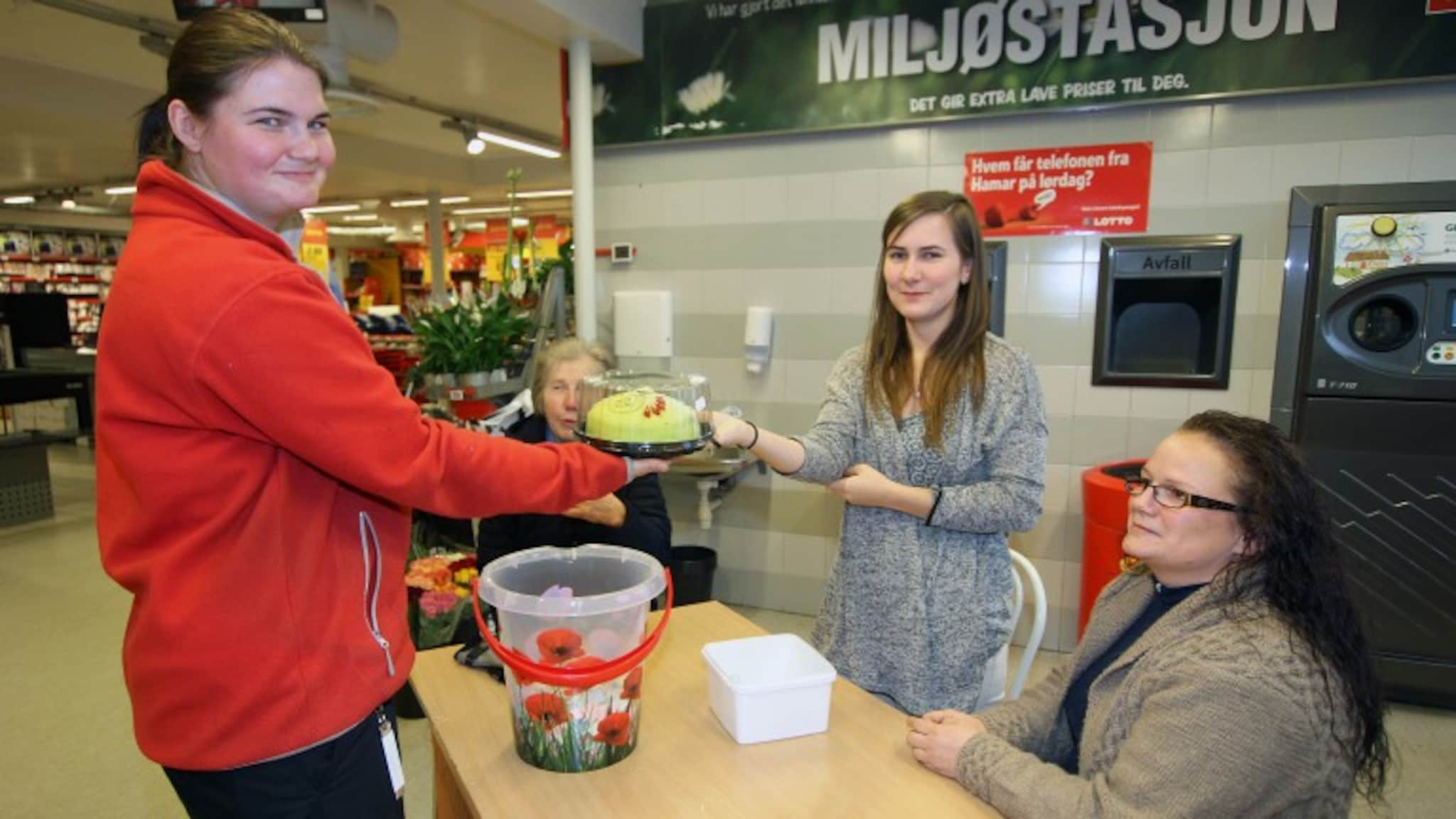 Loddet ut kaker for MS-syke Turid