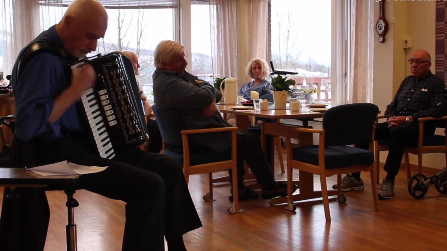Rett på sak: Sørger for musikk på sykehjemmet