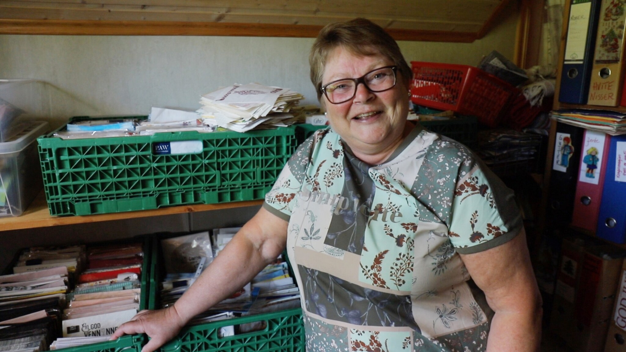 Bente lever et liv omgitt av servietter