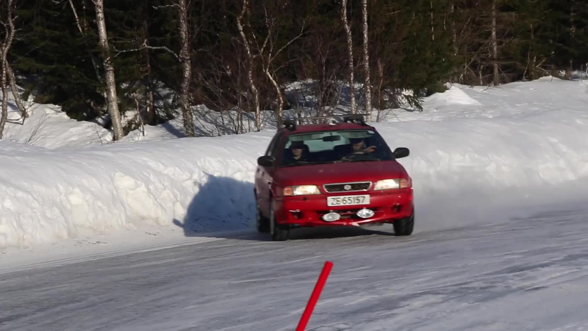 Driftige sjåfører fikk leke seg på isen