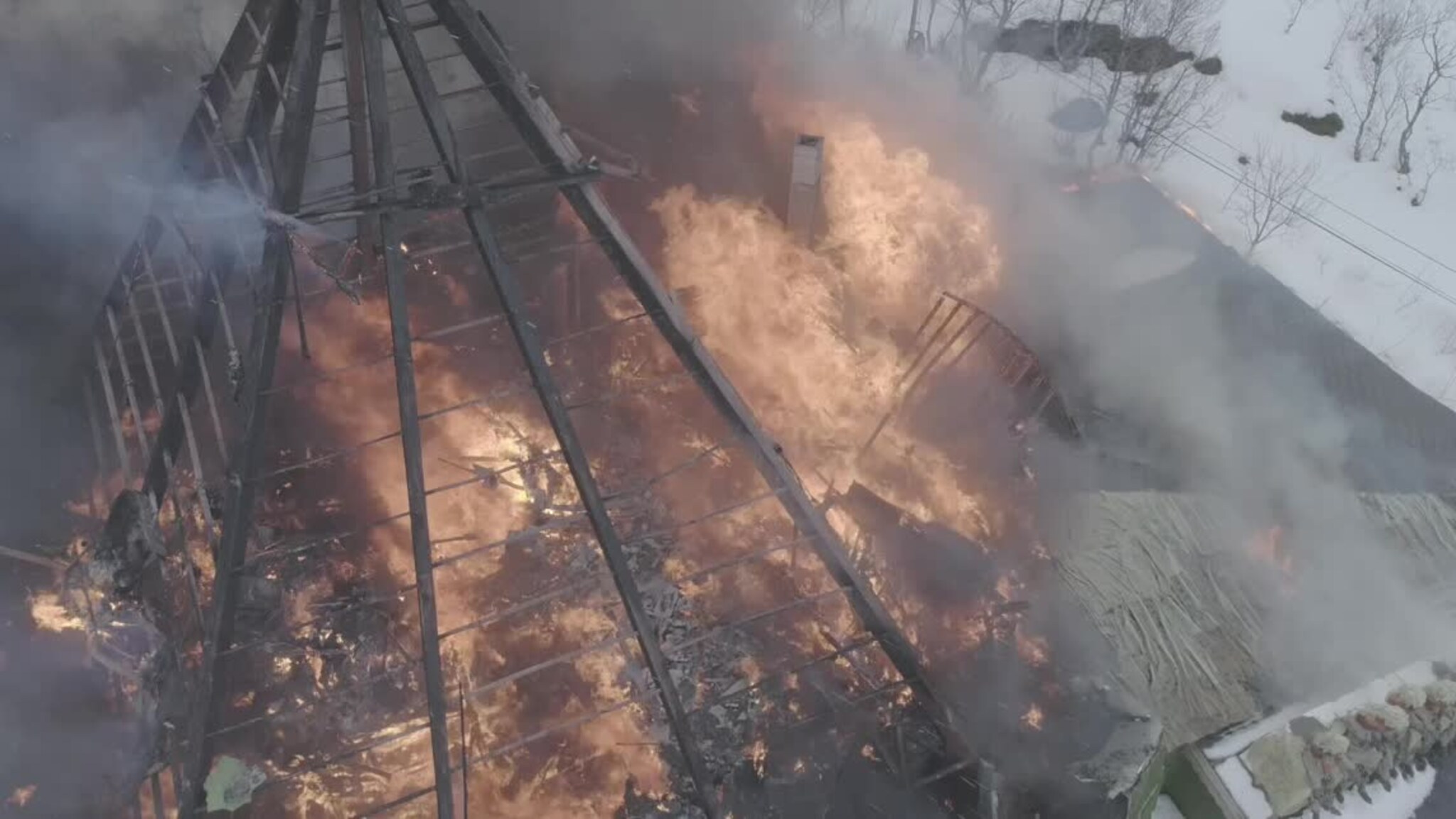 Eksklusivt: Se den dramatiske trollbrann-videoen