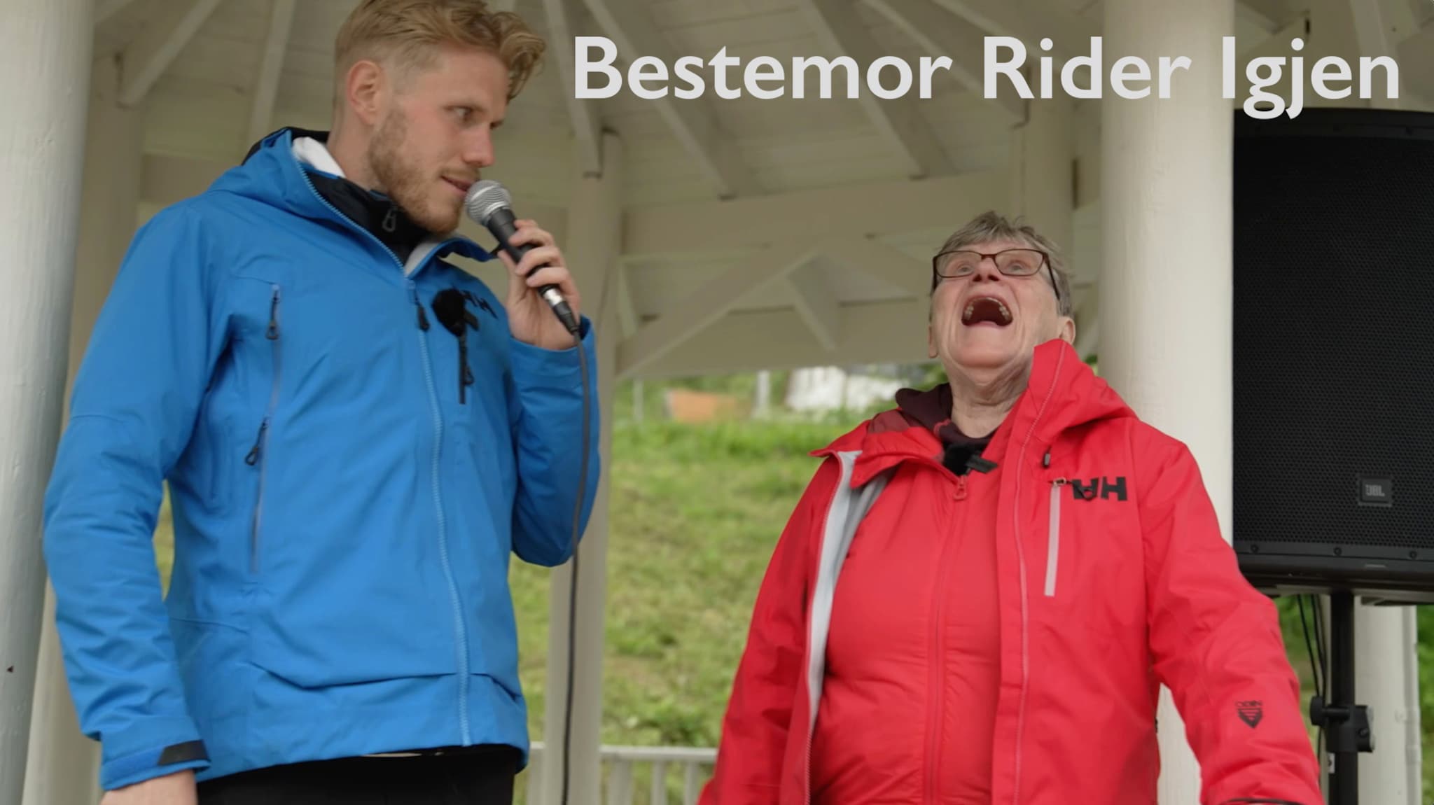 Bestemor Rider Igjen