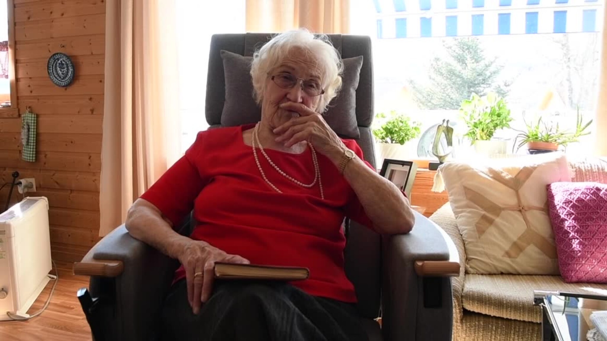 Sprek 100-åring som ikke sitter stille