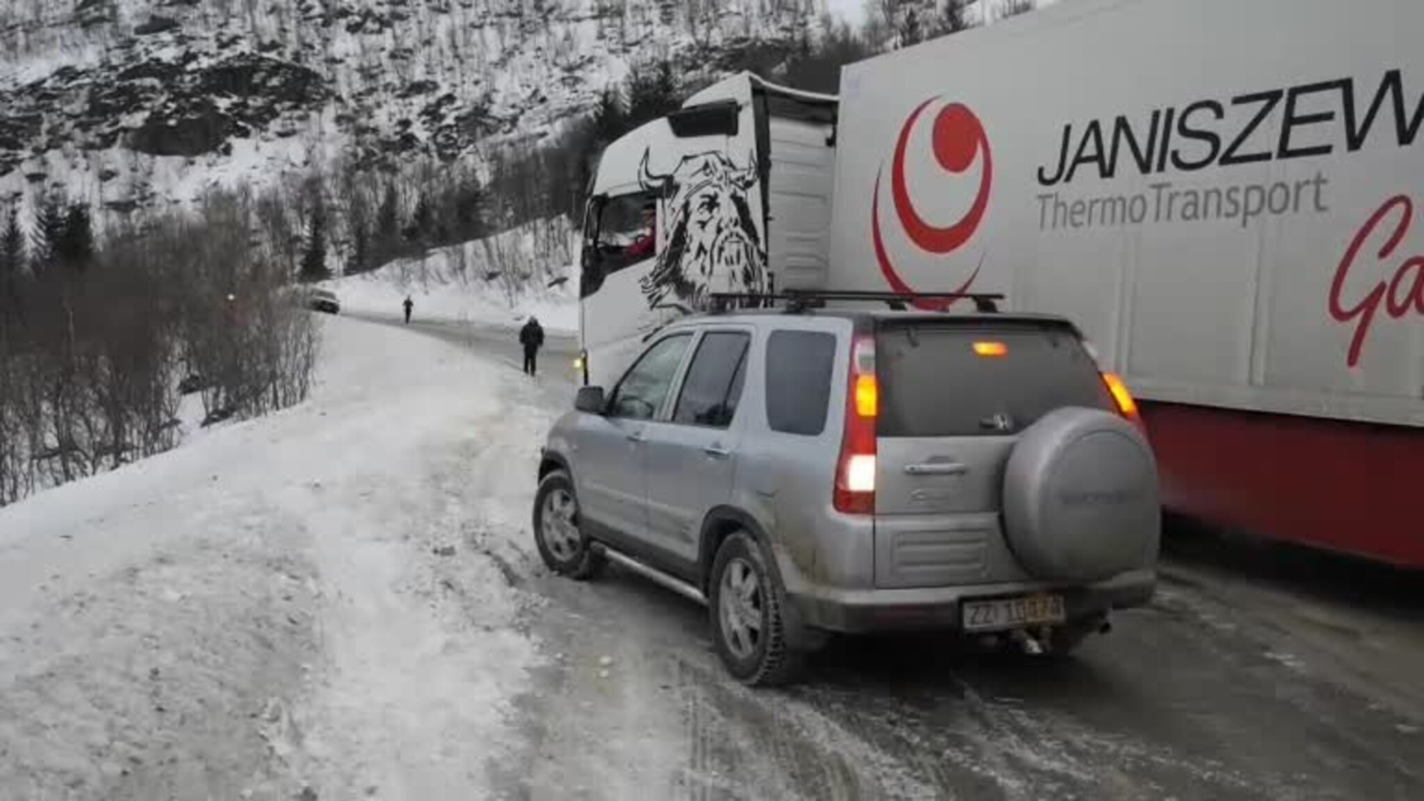 Polsk semitrailer fast på Mefjordeidet