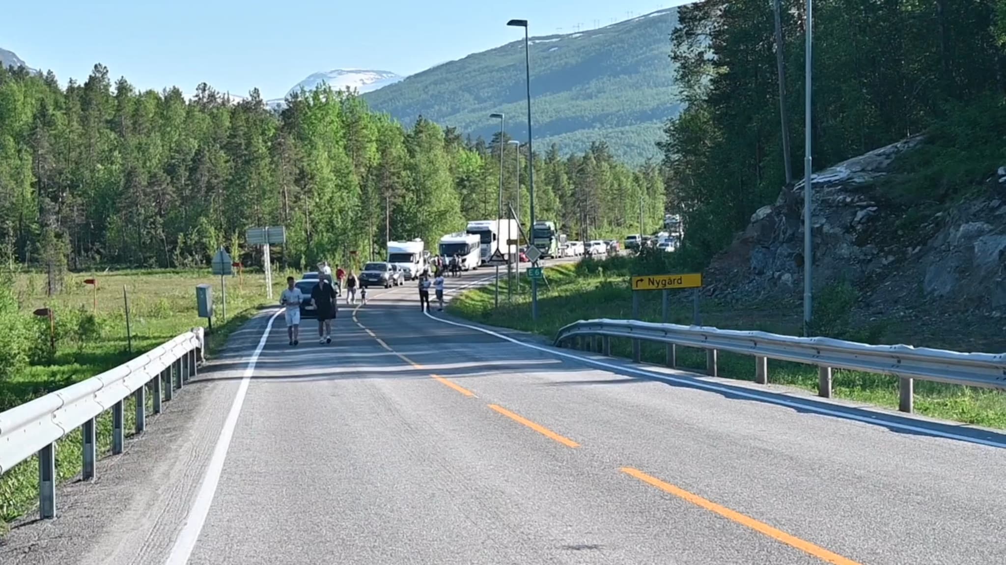 To omkommet og flere skadet i kollisjon