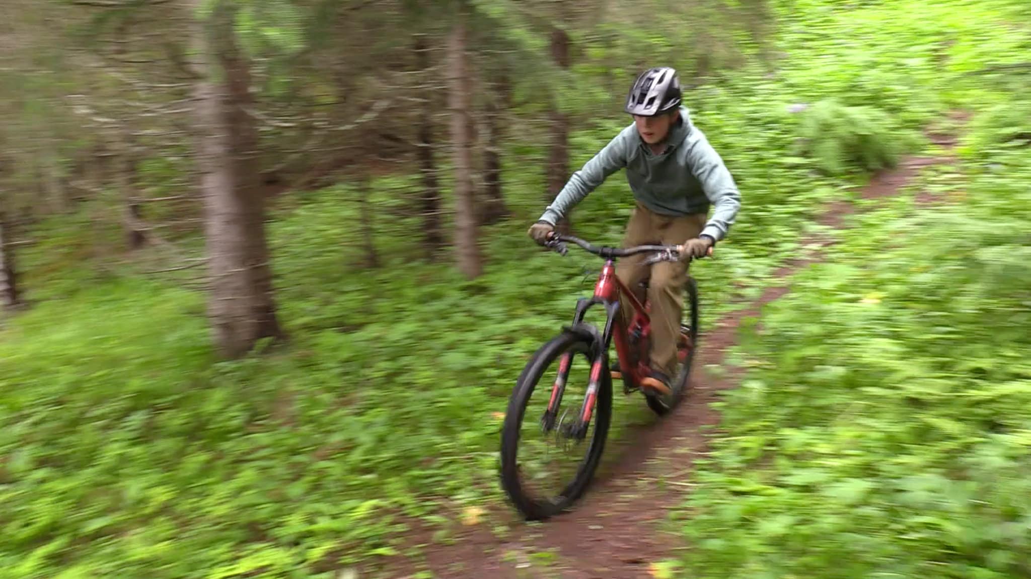 Ola (12) suser i vill fart ned fra fjelltopper — har full kontroll