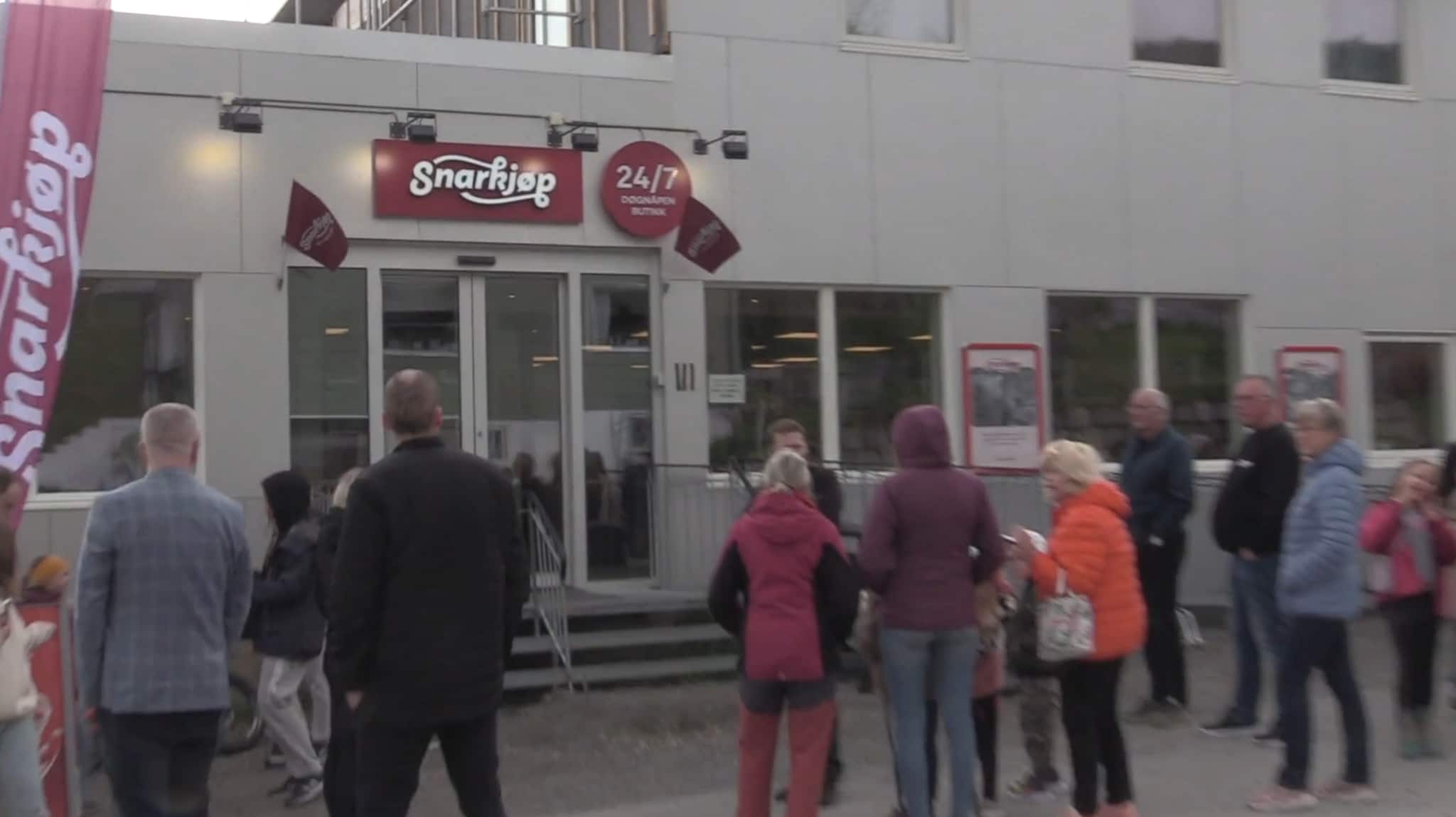 Her strømmer bygdefolket til den nye nærbutikken: – Det det har vært tomt i skapene hjemme siden vi ble fri for butikk