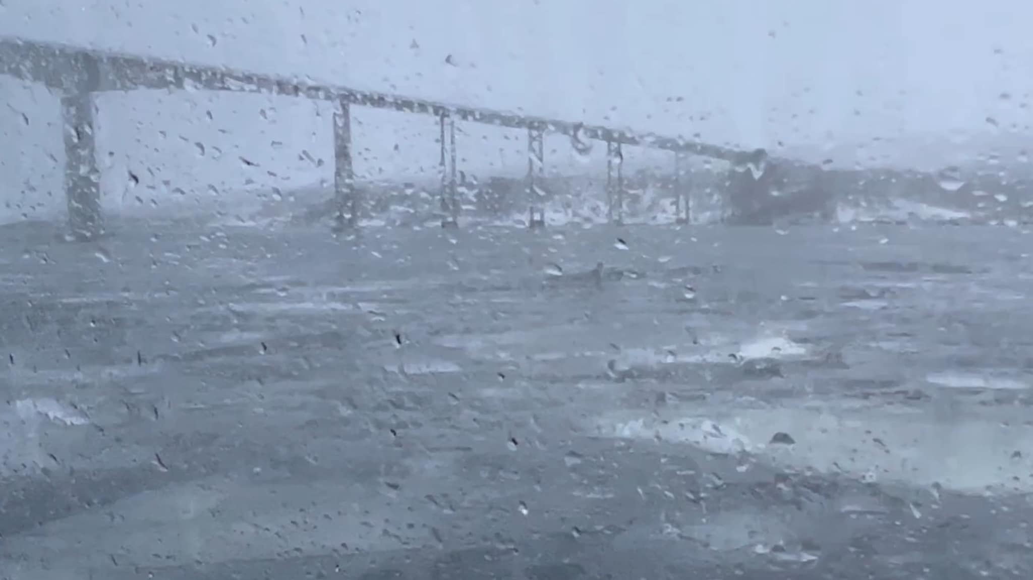 Slik så det ut da hurtigbåten skulle forsere Gisundet i ettermiddag