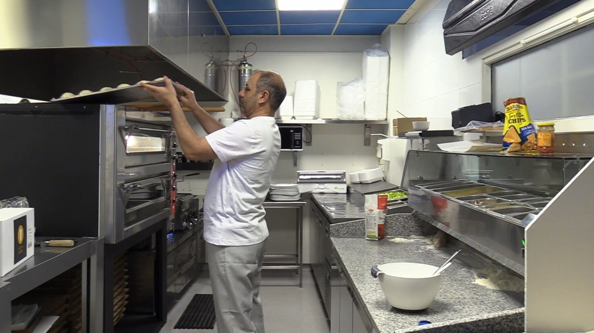 Hektisk under åpningen av Sørreisas nyeste spisested: – Jeg trenger hjelp!