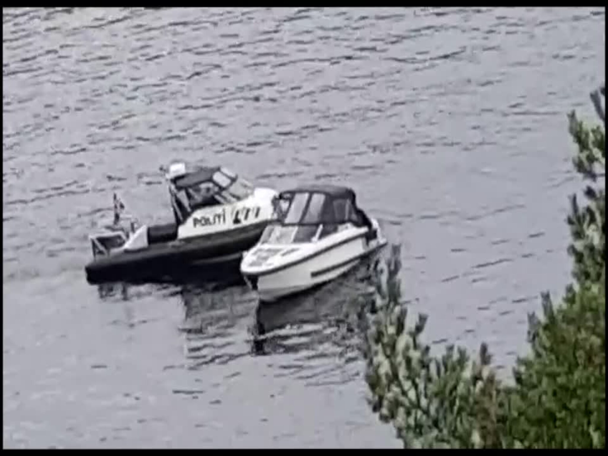 Skutt i båt ved Rona