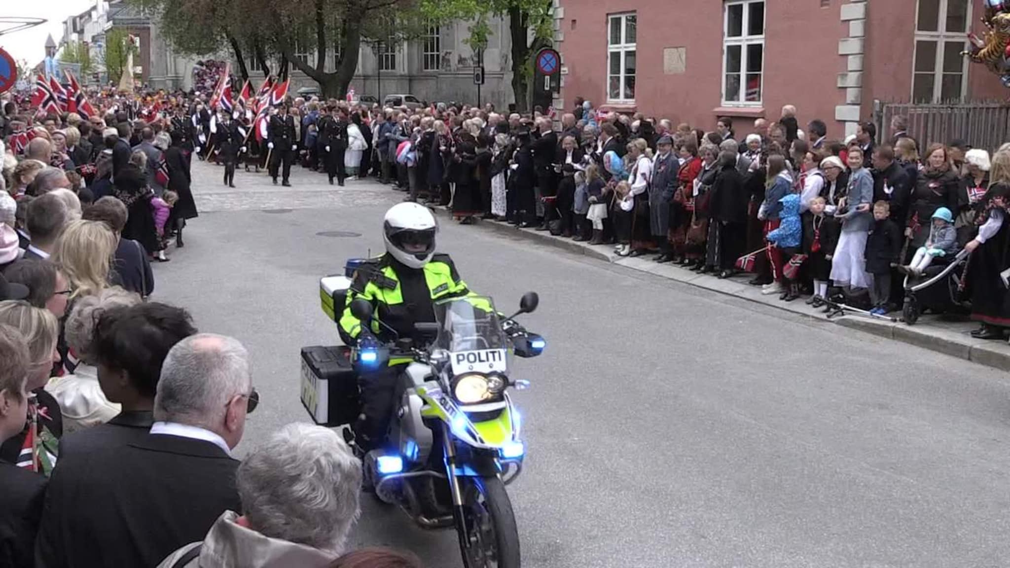 Se årets skoletog her 2015