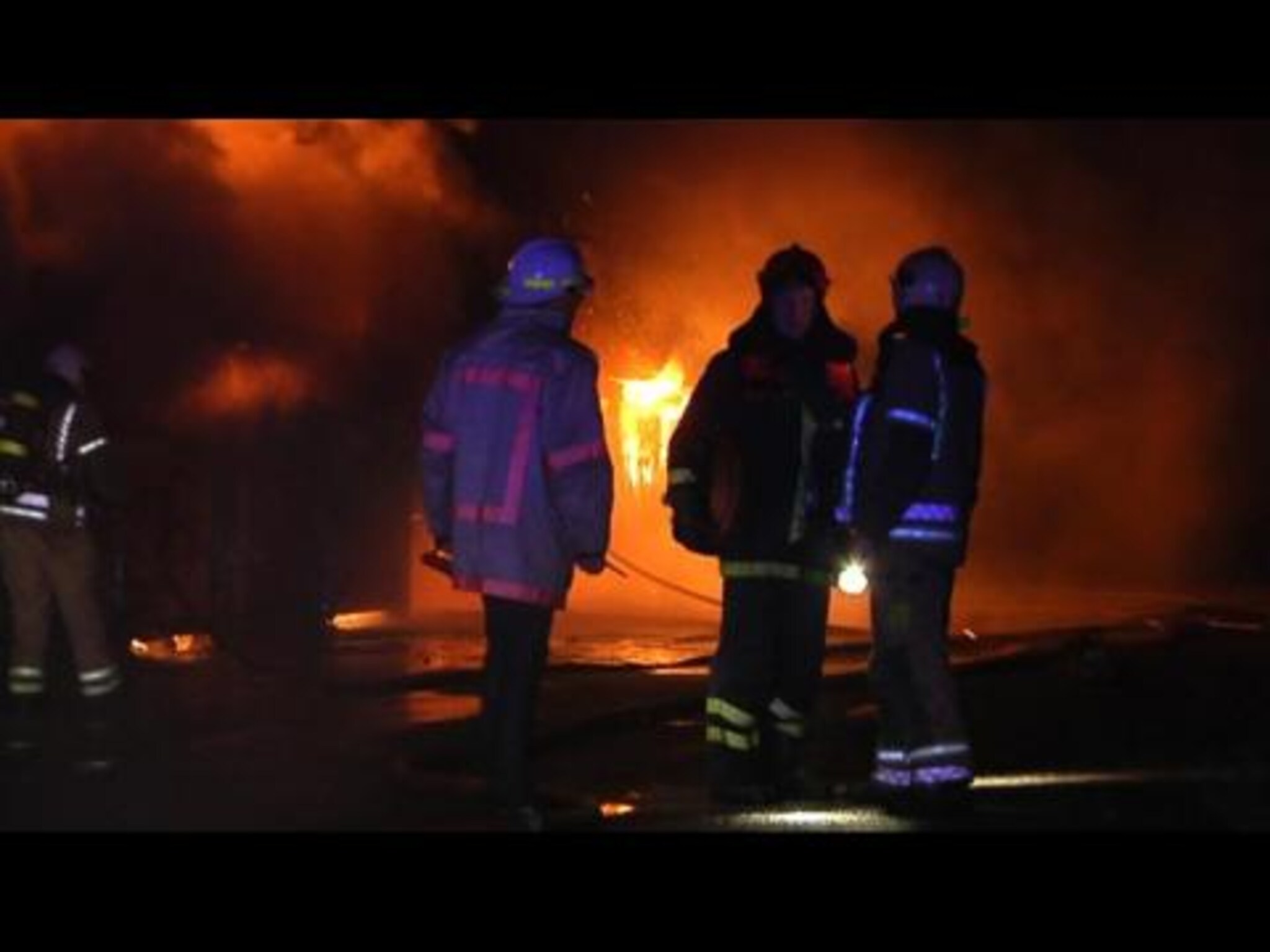 Garasjeanlegg i flammer på Slettheia