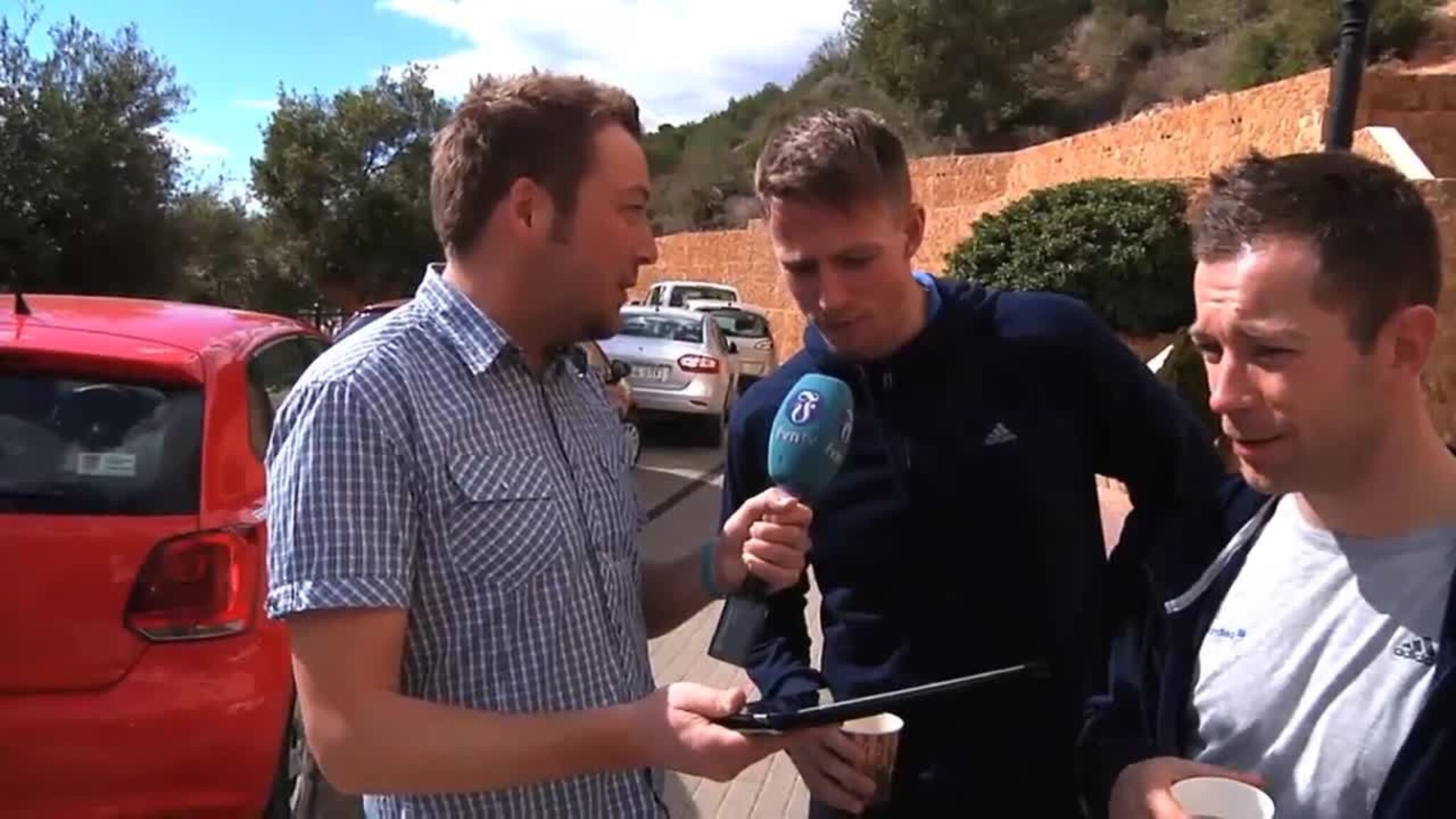 Fyrer løs mot Jim i magasinet