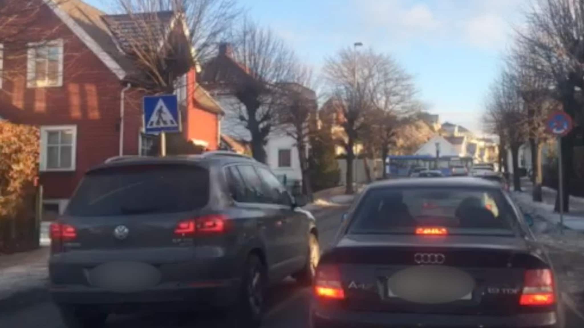 Politiet reagerer mot forbikjøringer i rushtrafikken