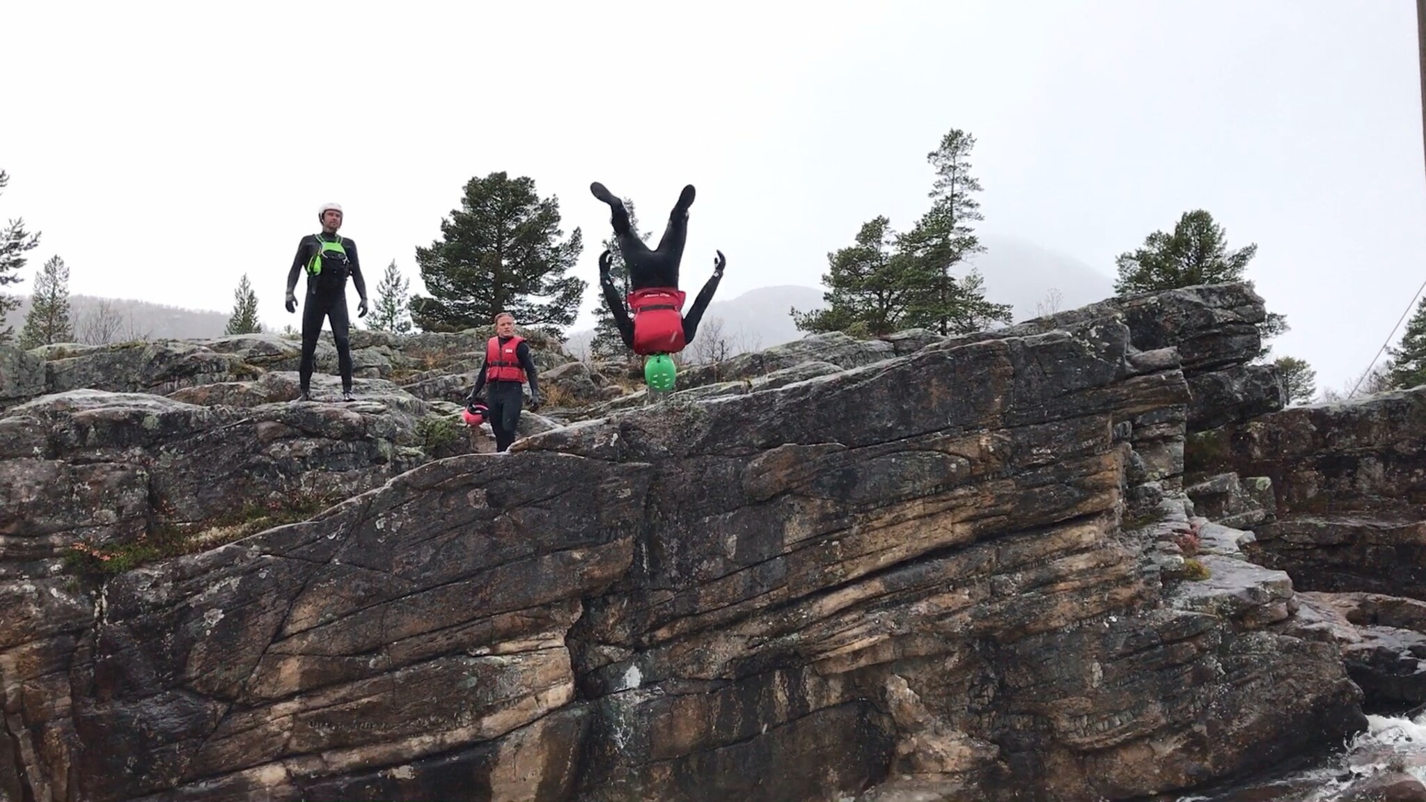 Video: Bli med på kulphopping i sludd på Hovden