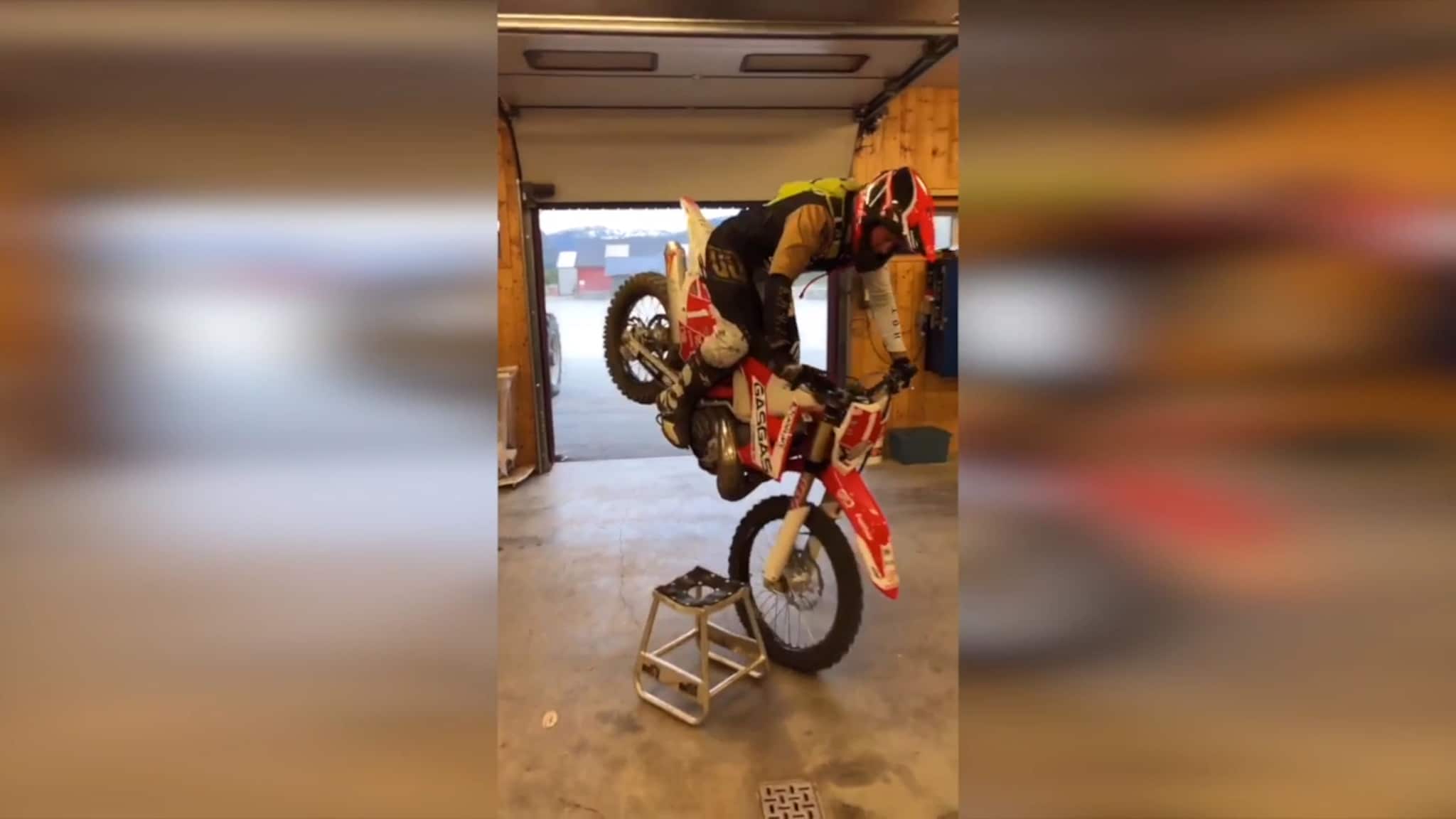 VIDEO: Sjekk dette trikset på motorsykkel