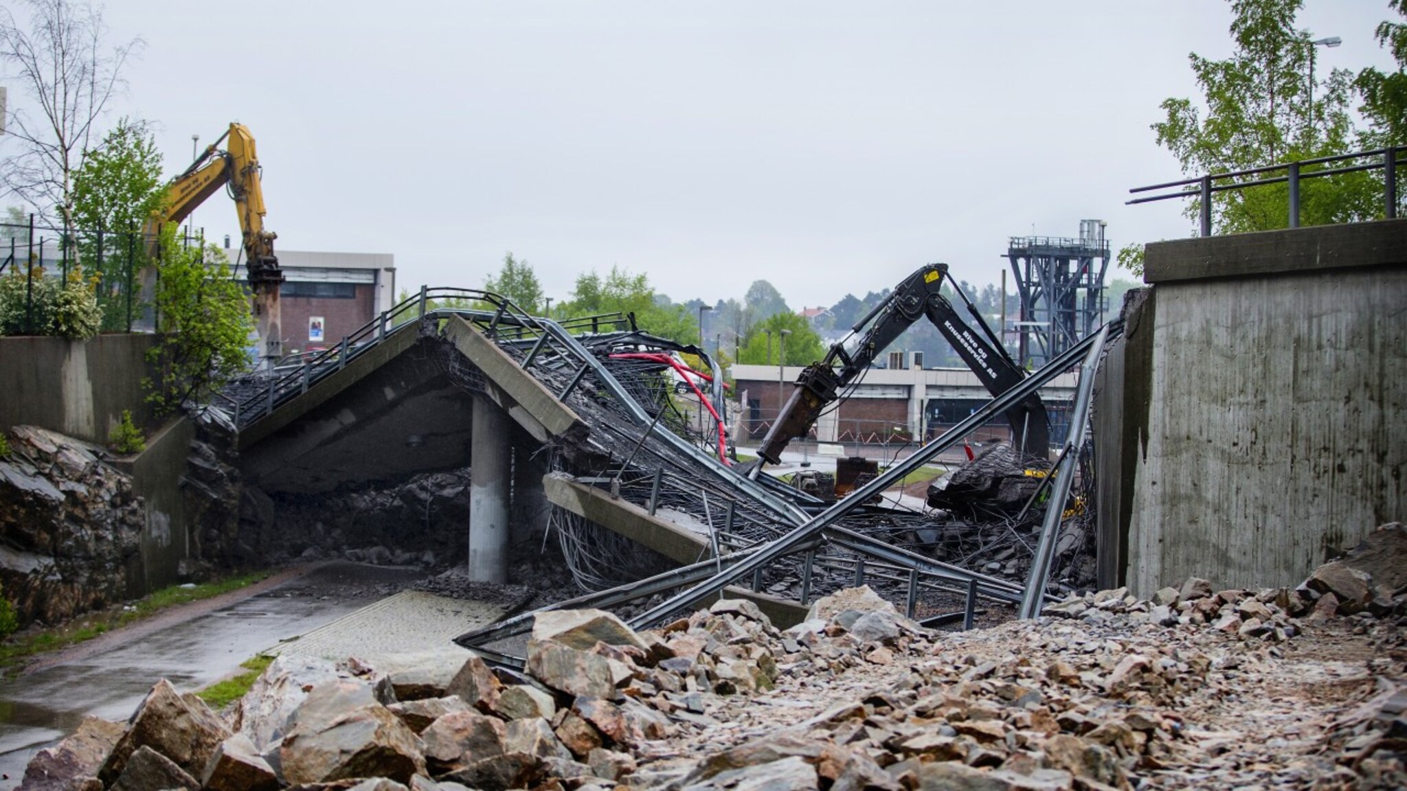 Her rives broa ved Nikkelverket