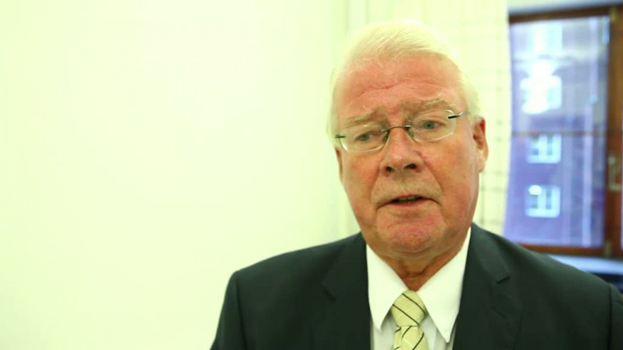 Carl I. Hagen trekker seg fra sentralstyret i Frp