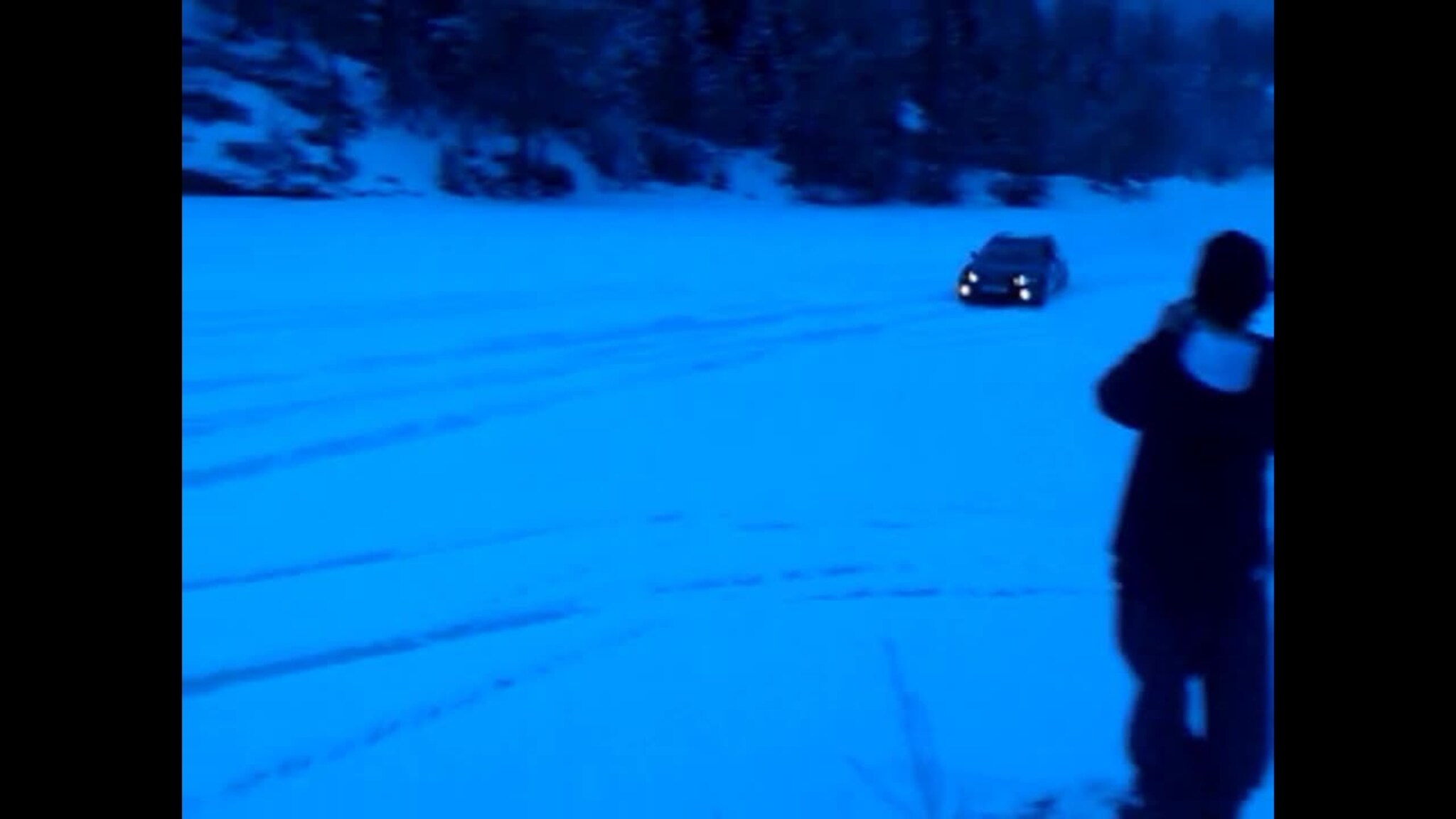 Kjører i badekar i 120 km/t