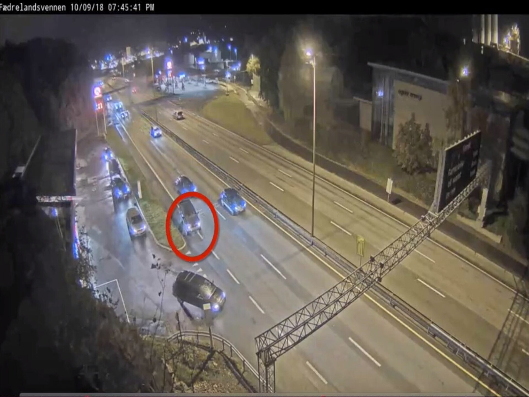 Bil mister bakhjulet på Vesterveien